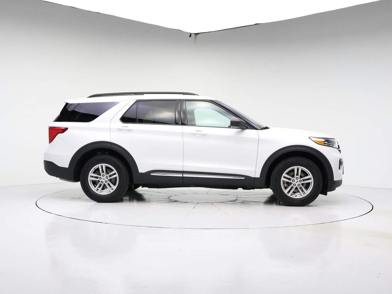2022 Ford Explorer XLT - Photo 8