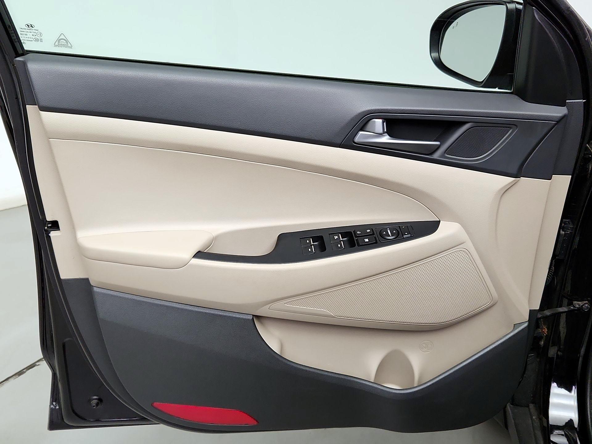 Thumbnail: 2016 Hyundai Tucson - 12
