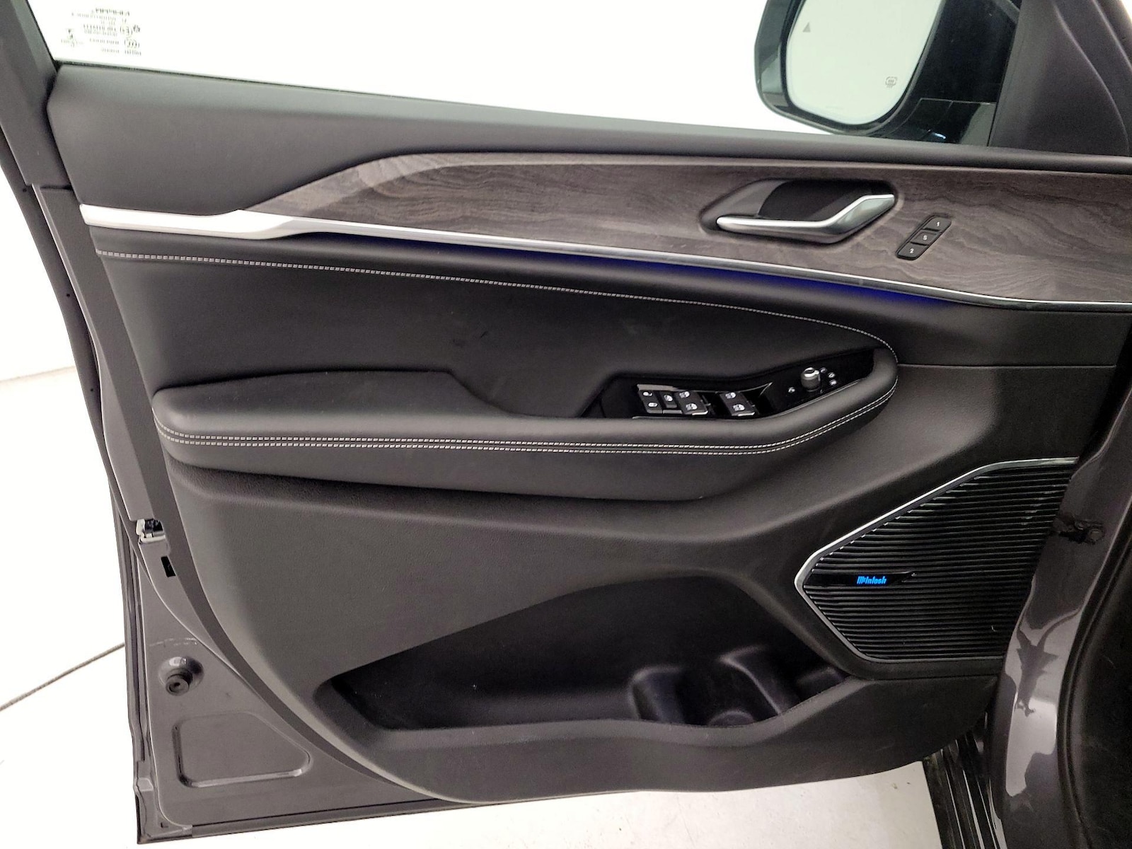 2022 Jeep Grand Cherokee Overland - Photo 13