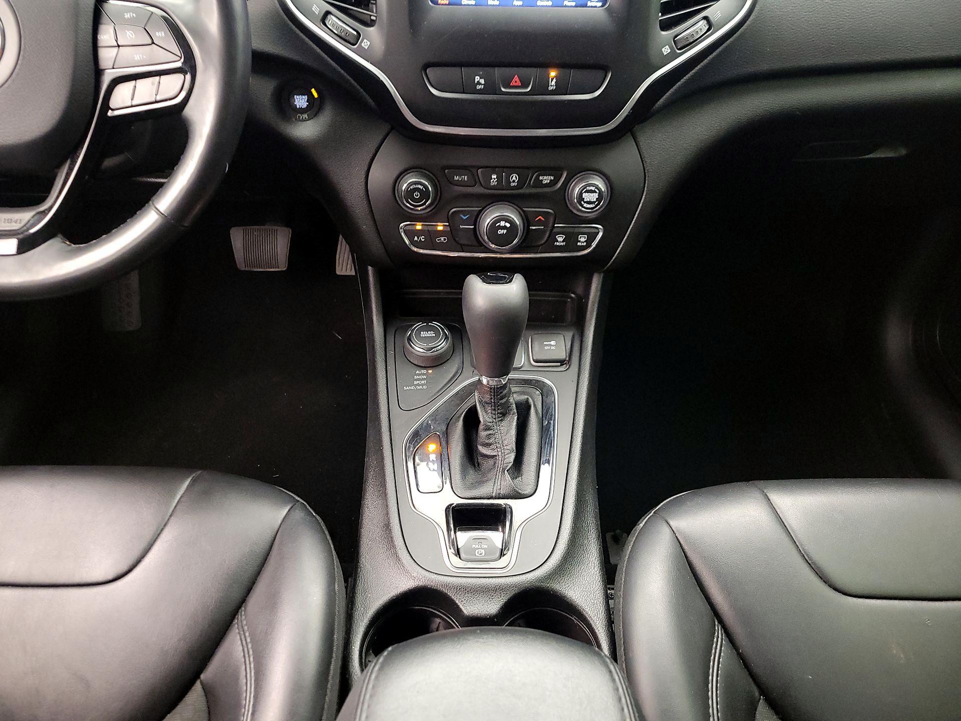 Thumbnail: 2021 Jeep Cherokee - 17