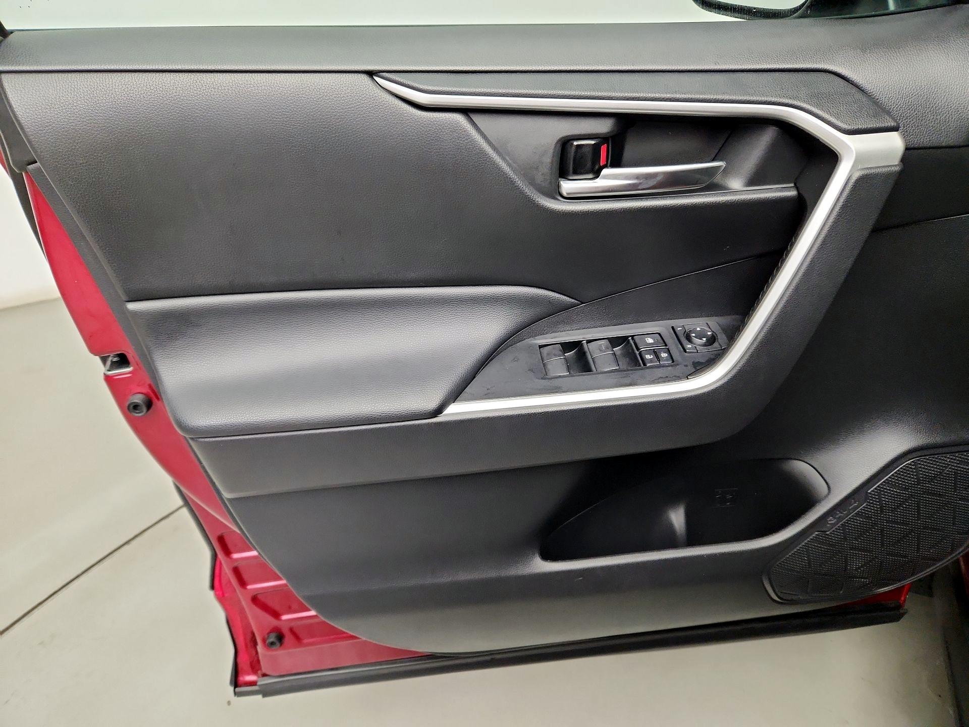 Thumbnail: 2021 Toyota RAV4 - 12