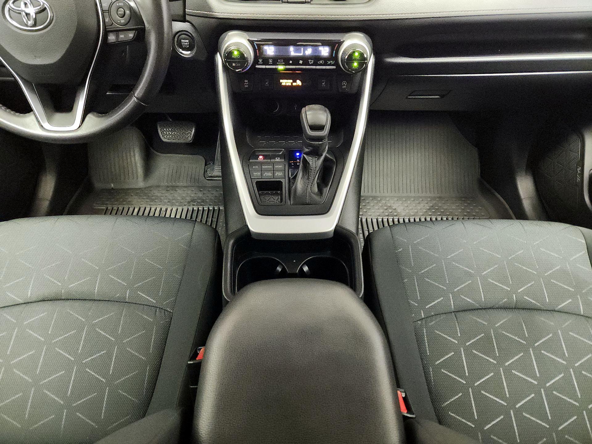 Thumbnail: 2021 Toyota RAV4 - 17