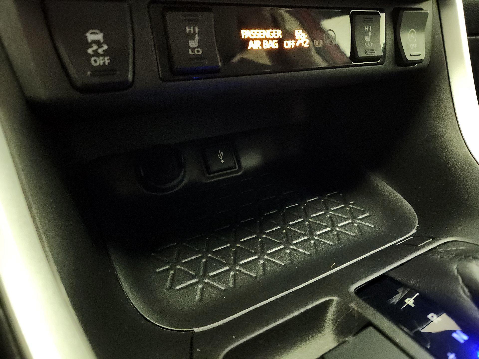 Thumbnail: 2021 Toyota RAV4 - 18