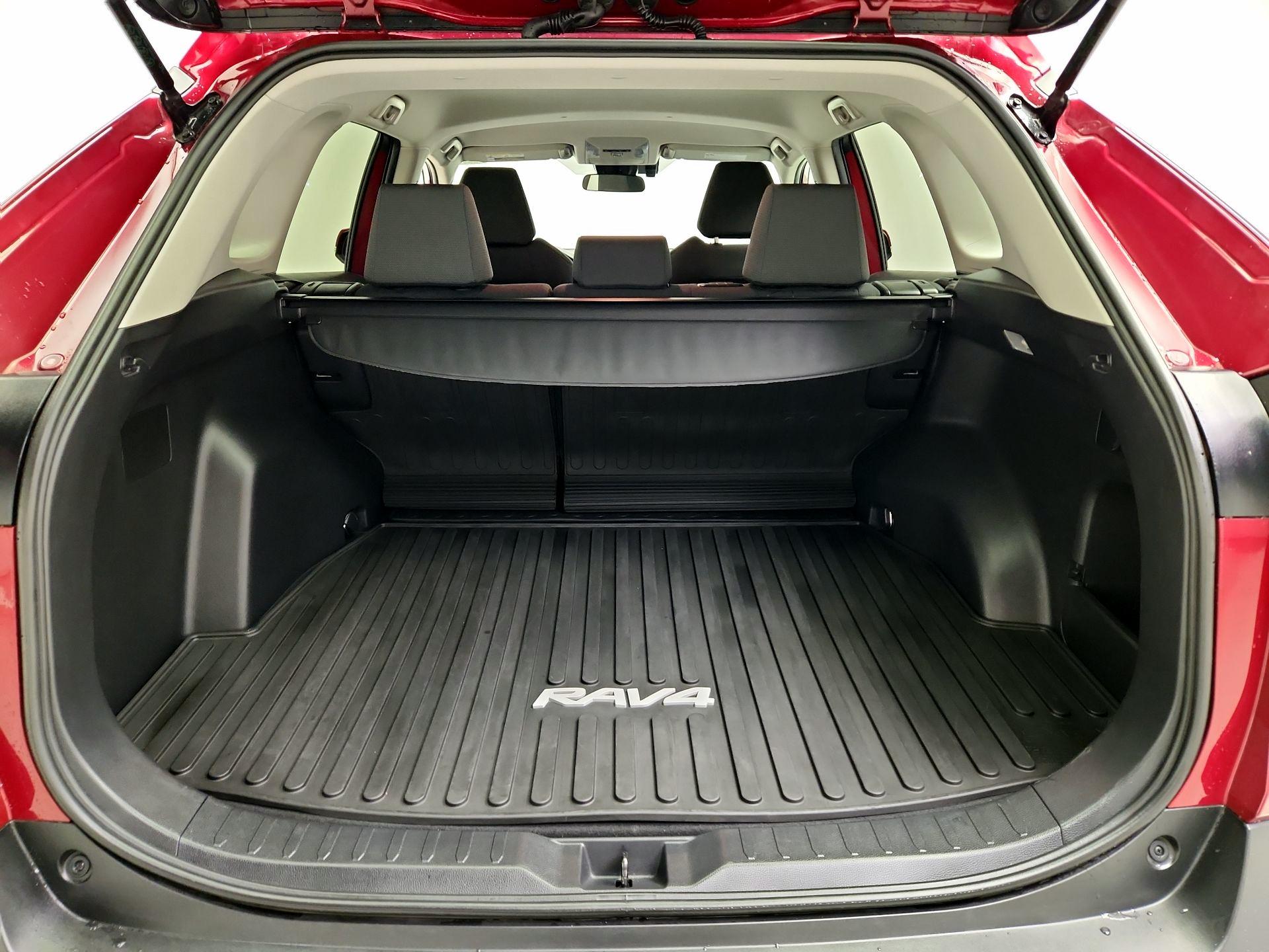 Thumbnail: 2021 Toyota RAV4 - 20