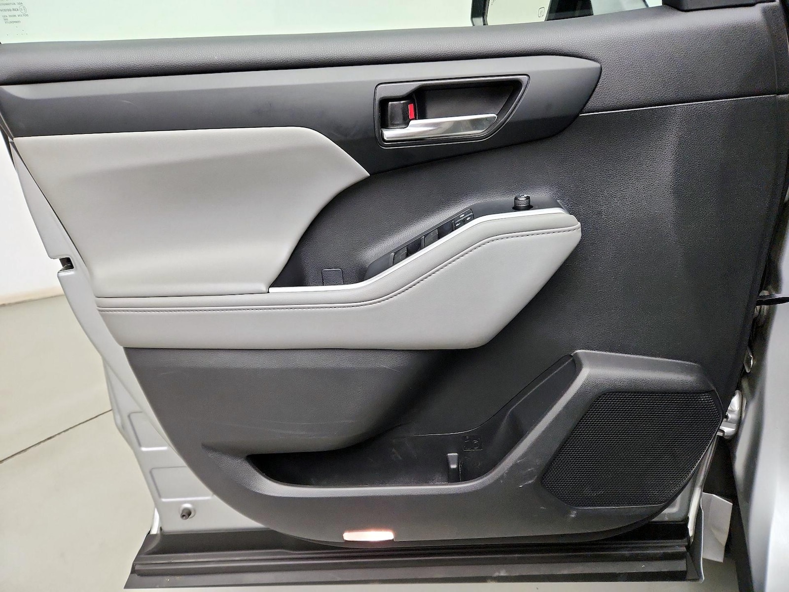 2022 Toyota Highlander XLE - Photo 13