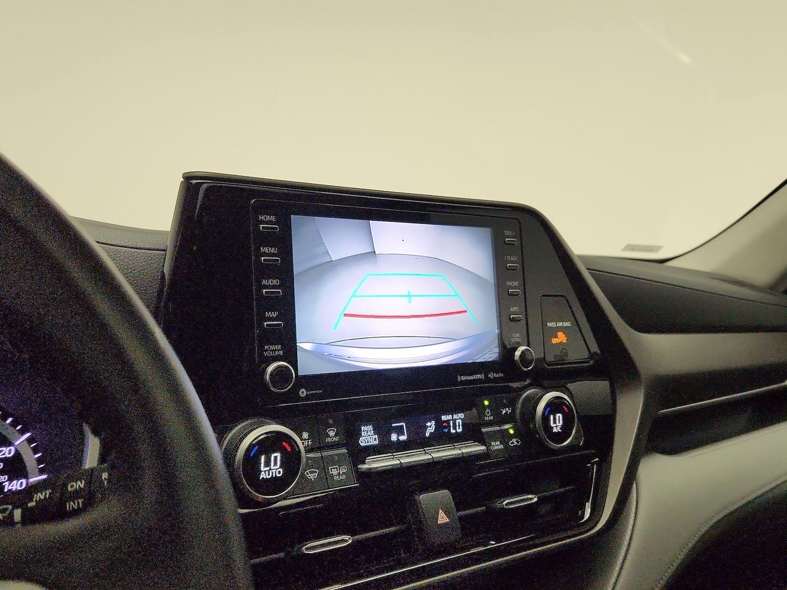 2022 Toyota Highlander XLE - Photo 16