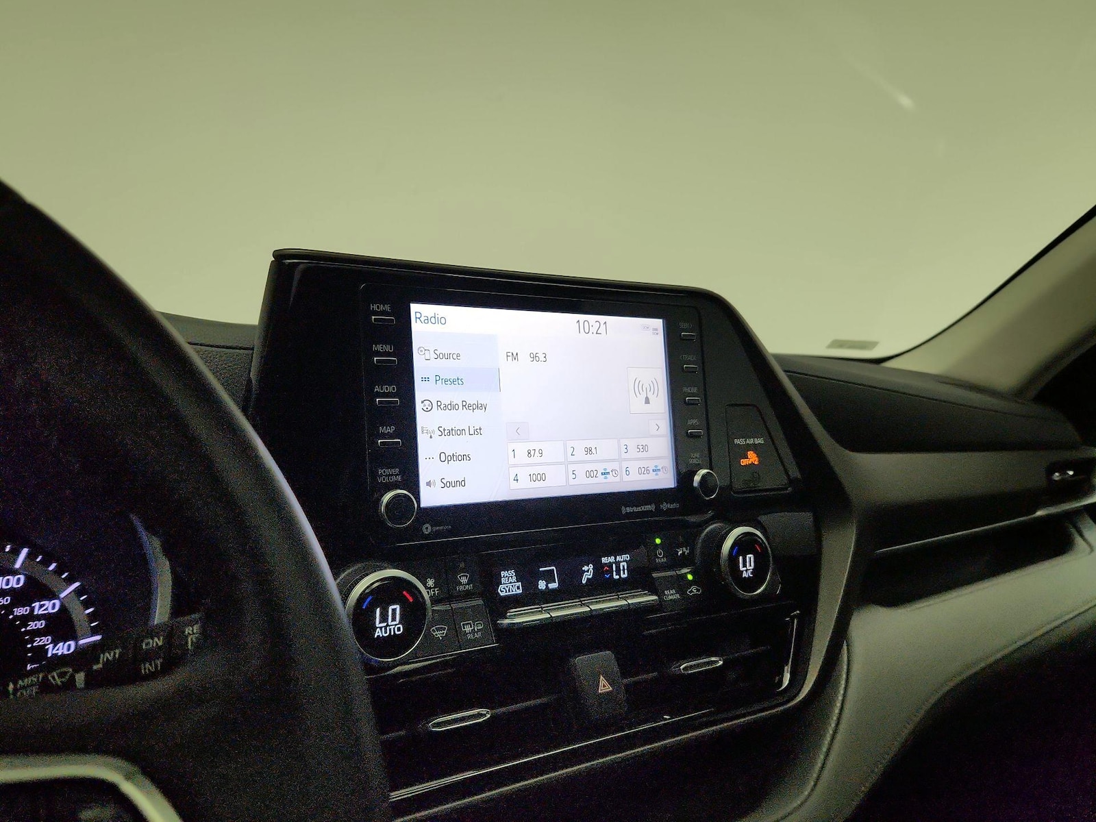 2022 Toyota Highlander XLE - Photo 17