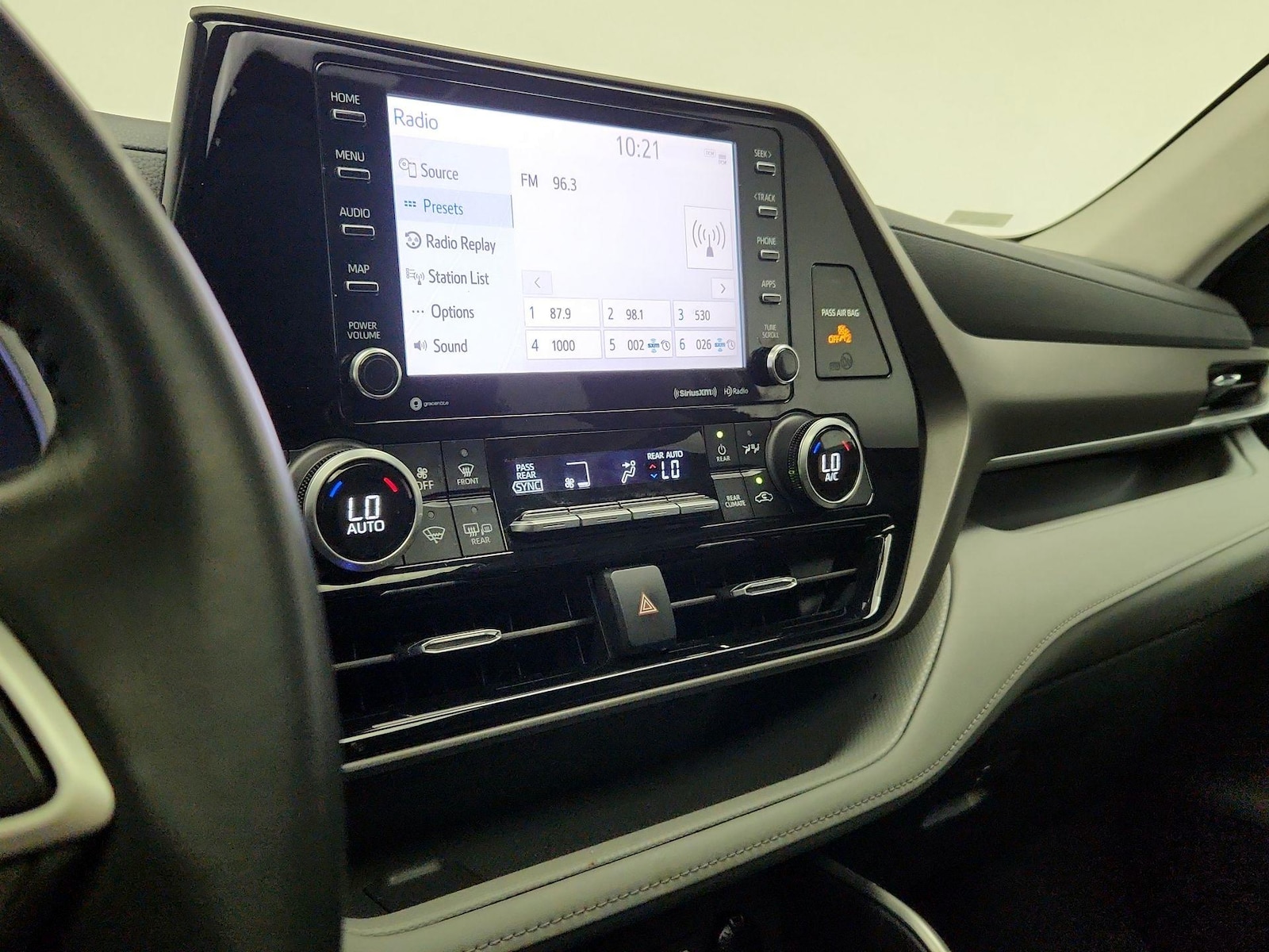 2022 Toyota Highlander XLE - Photo 18