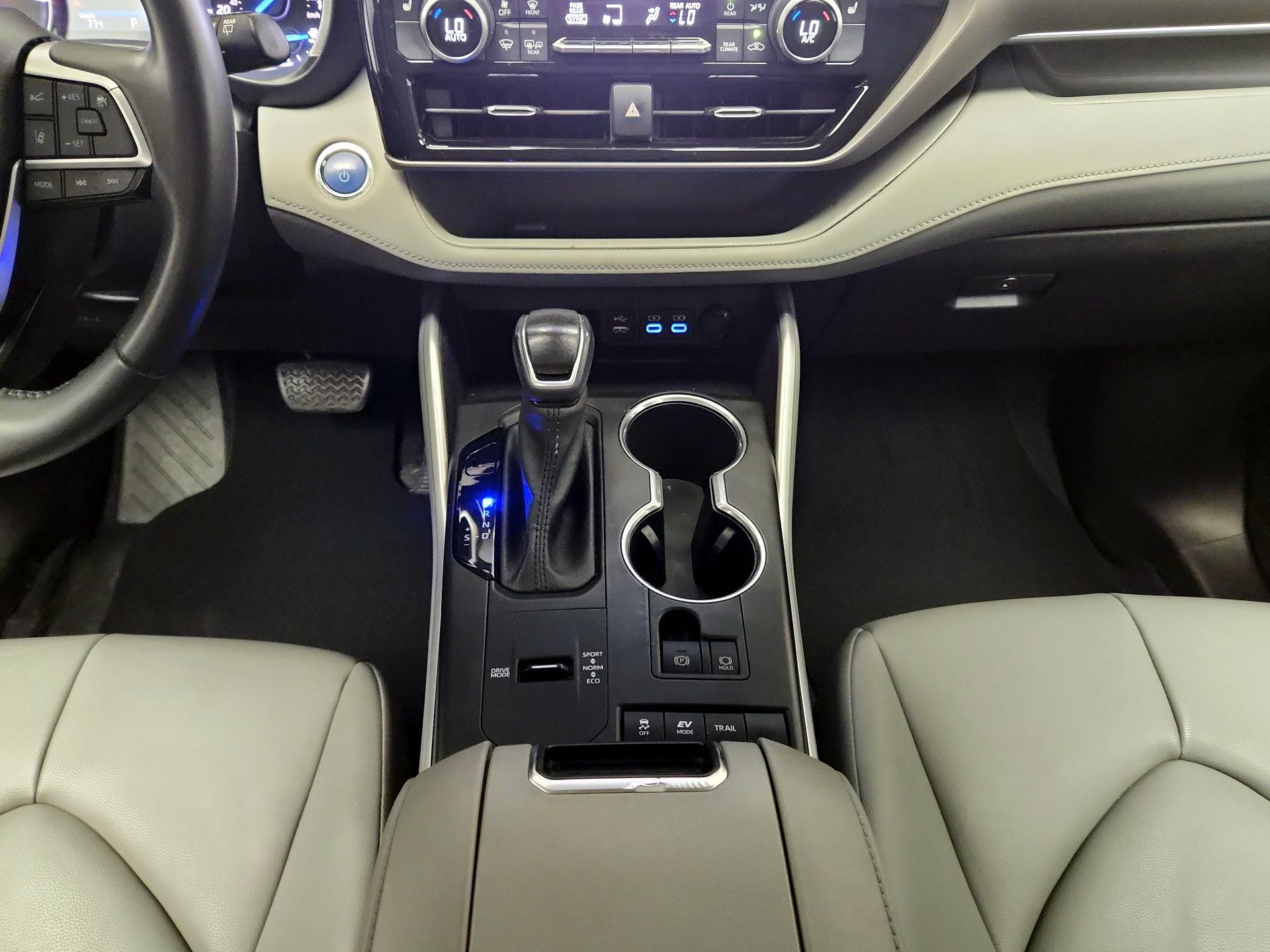 Thumbnail: 2022 Toyota Highlander - 18