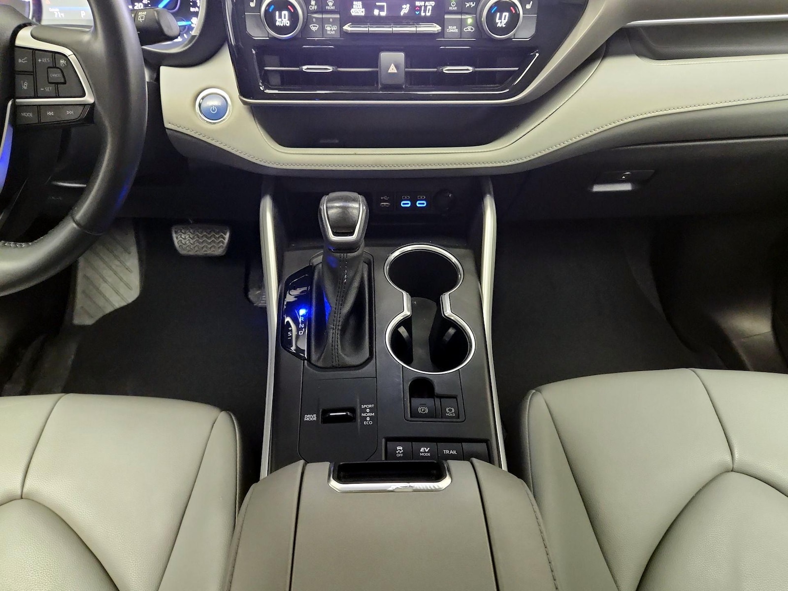 2022 Toyota Highlander XLE - Photo 19