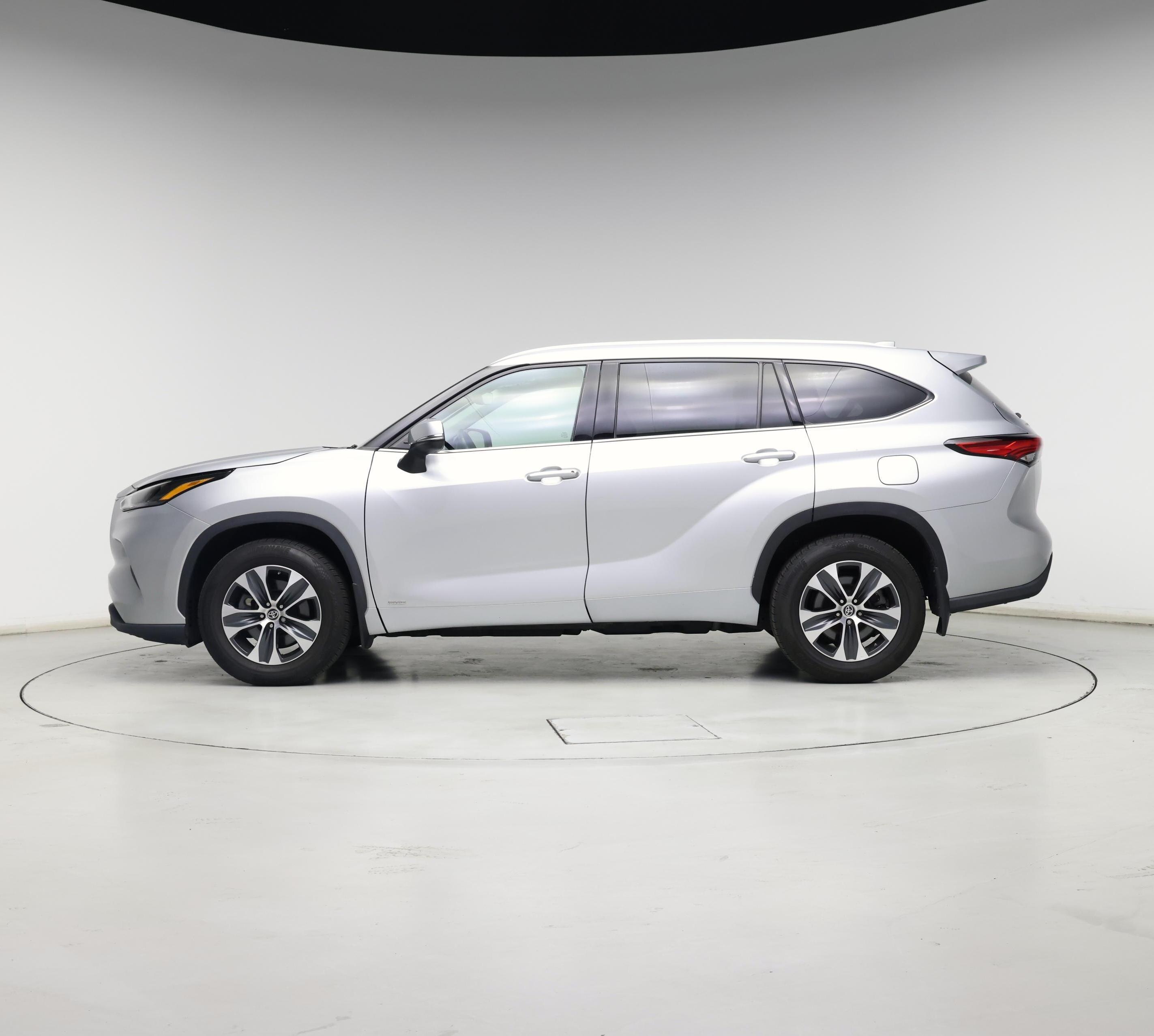 Thumbnail: 2022 Toyota Highlander - 3