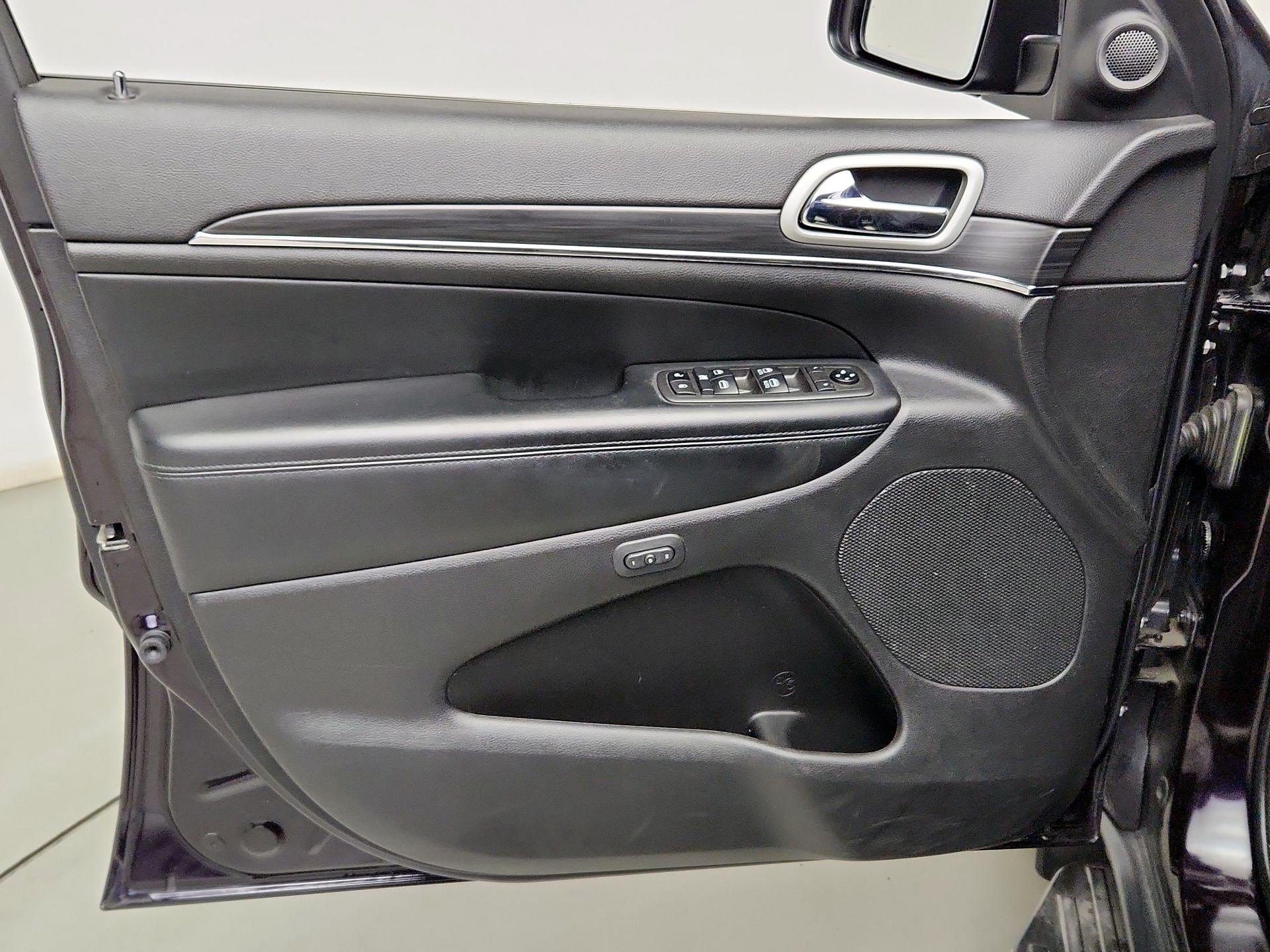 Thumbnail: 2021 Jeep Grand Cherokee - 12