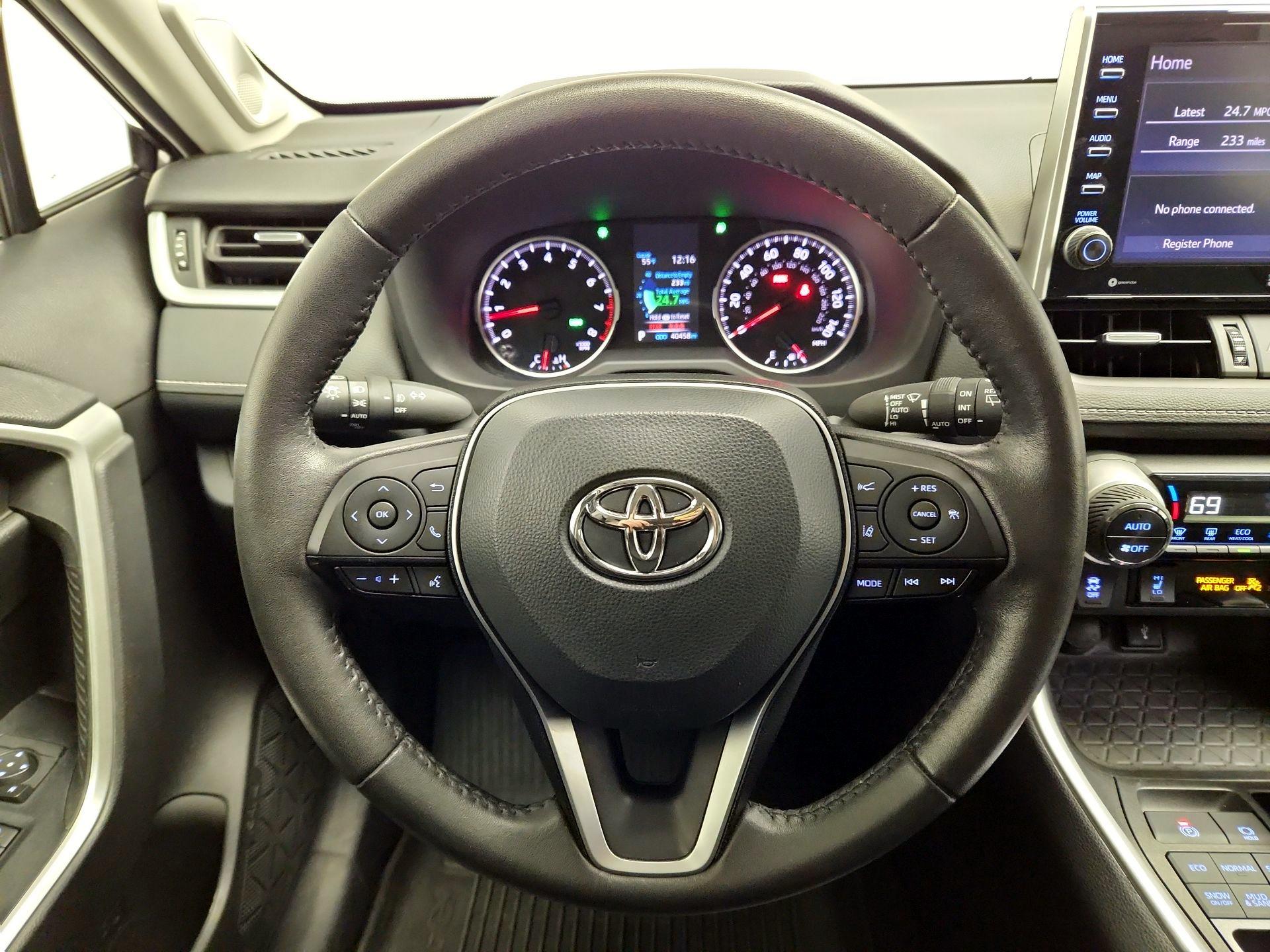 Thumbnail: 2022 Toyota RAV4 - 10