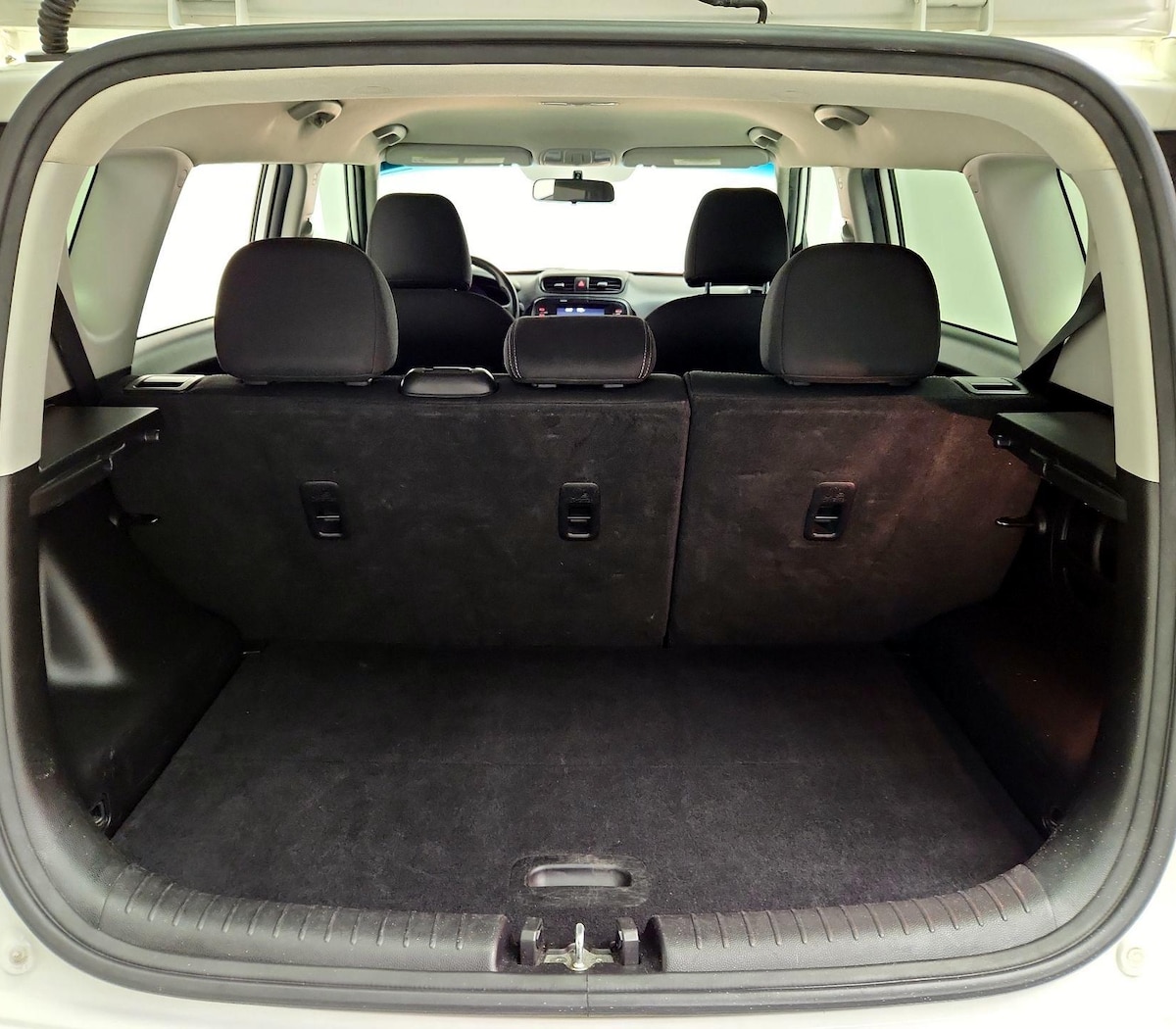 Trunk/Cargo (Seats Up)