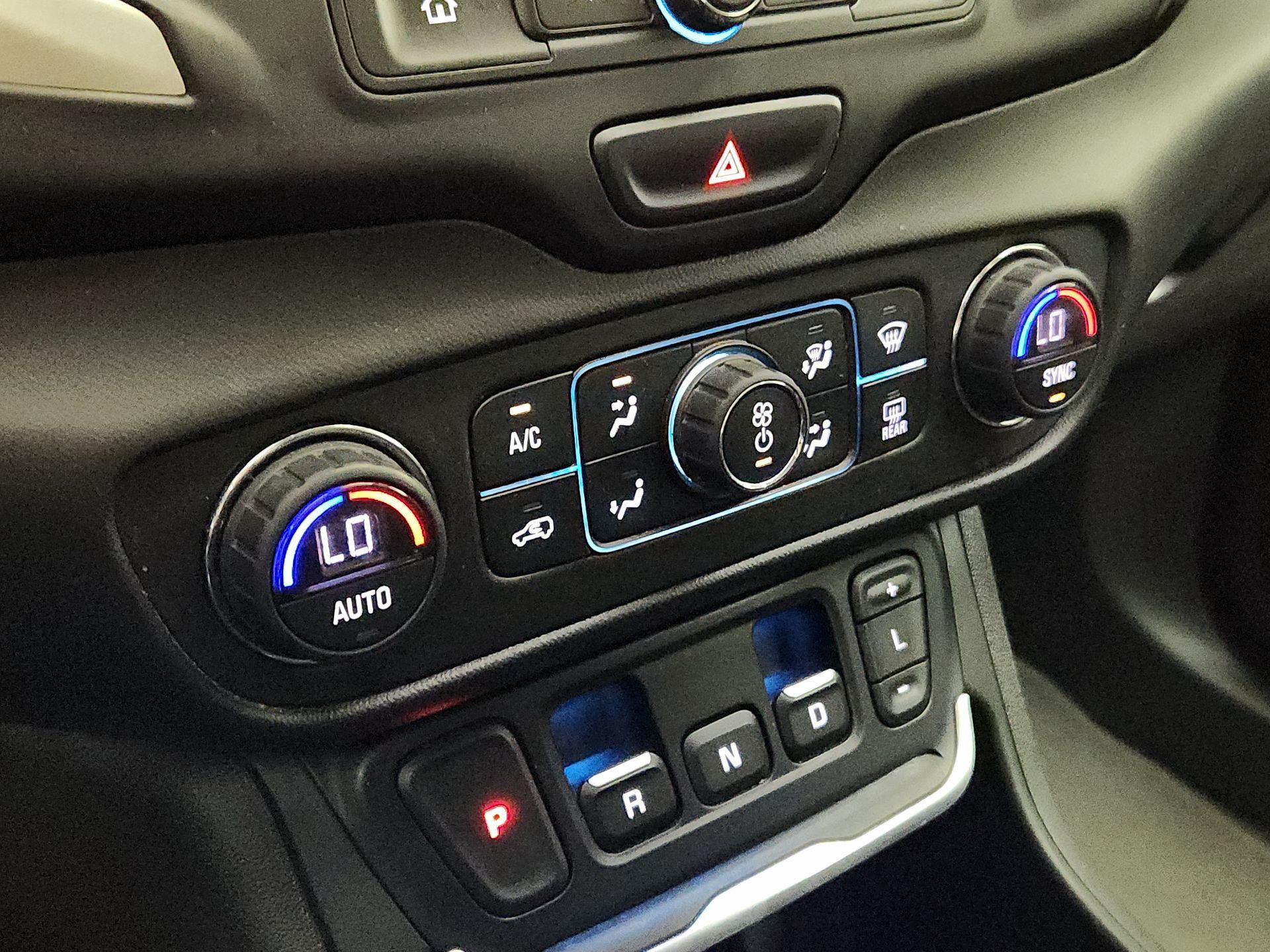 Thumbnail: 2020 GMC Terrain - 16