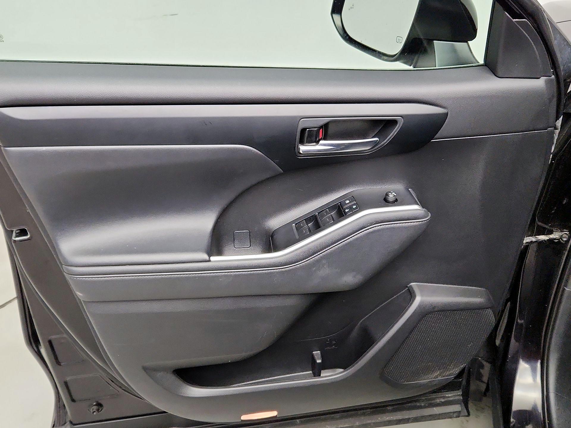 Thumbnail: 2021 Toyota Highlander - 12