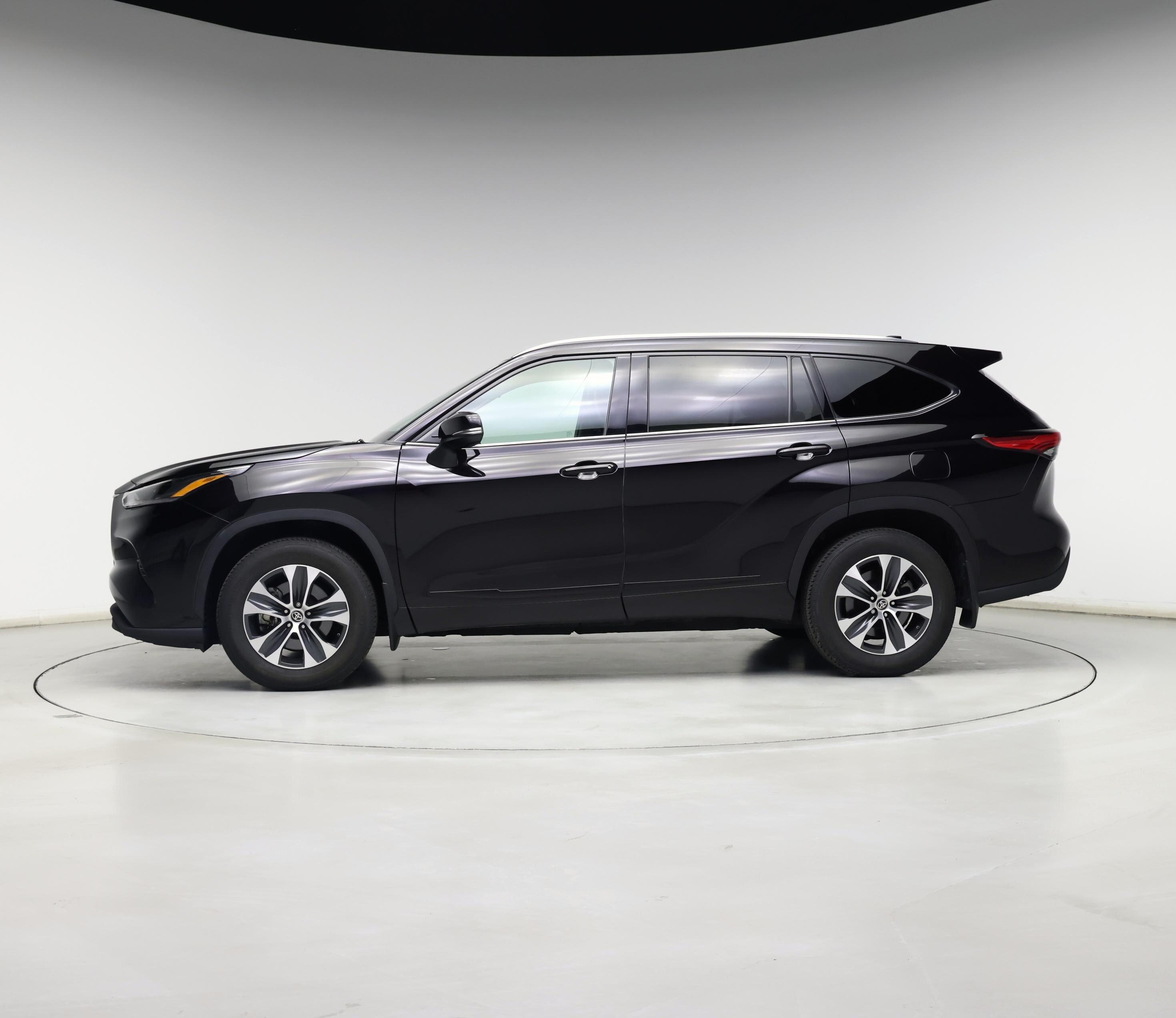 Thumbnail: 2021 Toyota Highlander - 3
