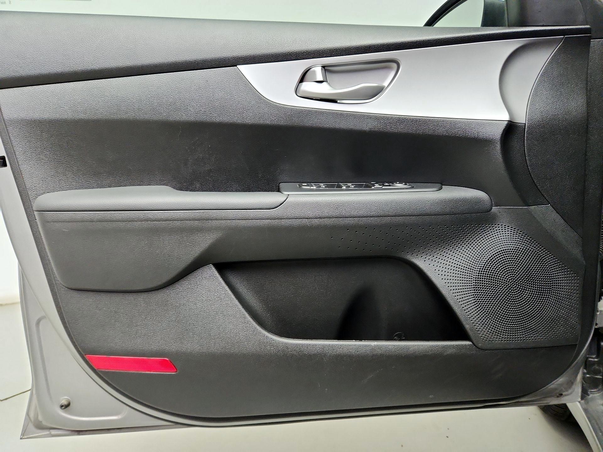 Thumbnail: 2023 Kia Forte - 12