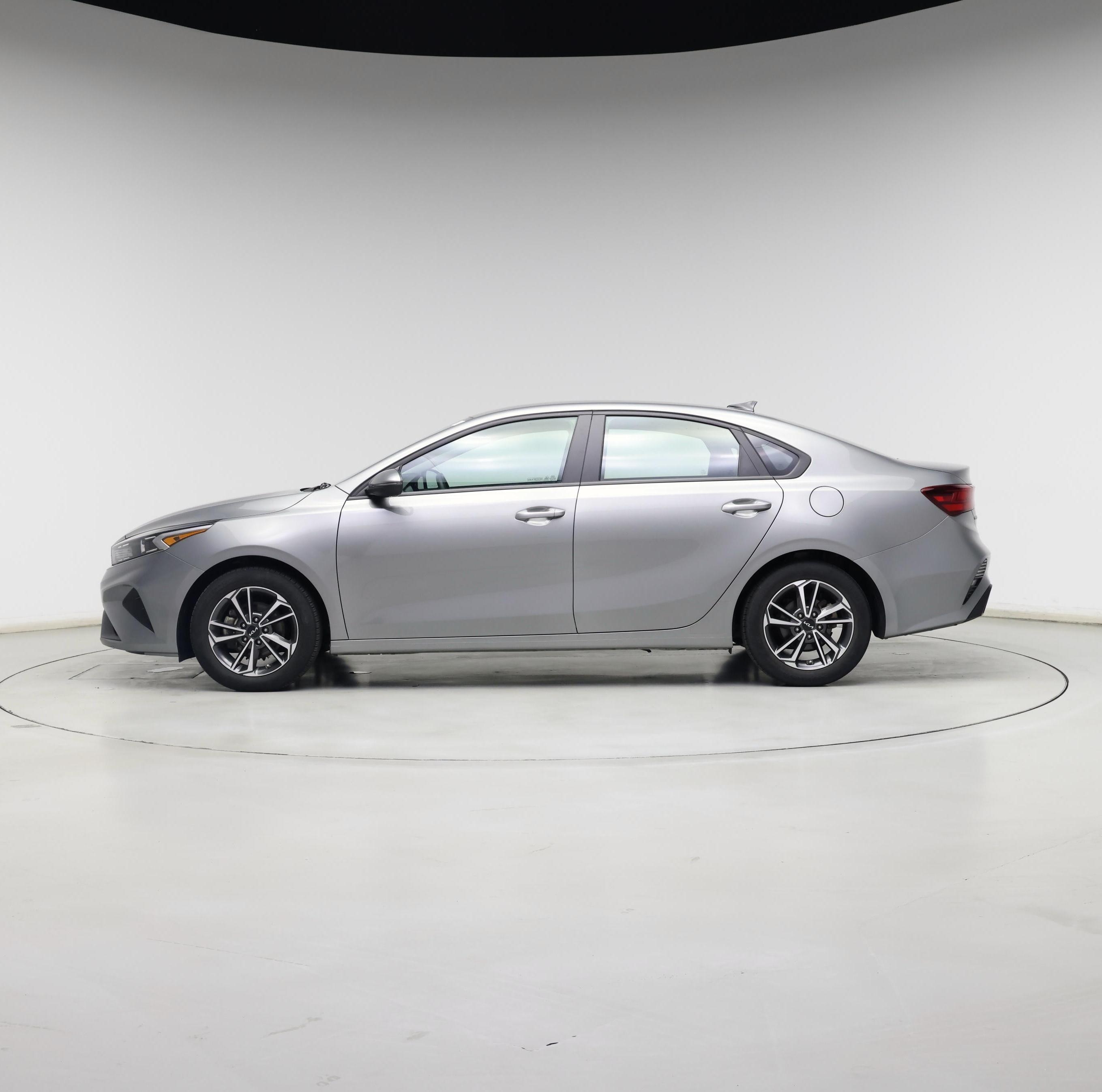 Thumbnail: 2023 Kia Forte - 3