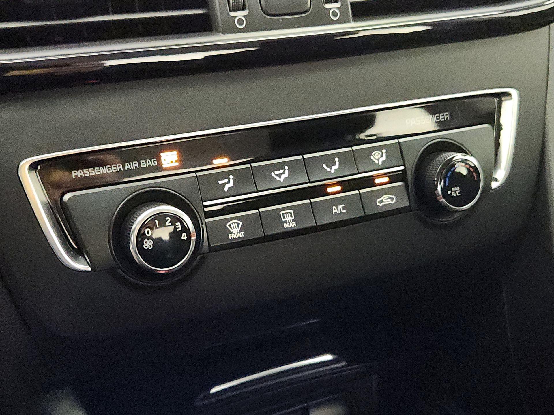 Thumbnail: 2016 Kia Optima - 16