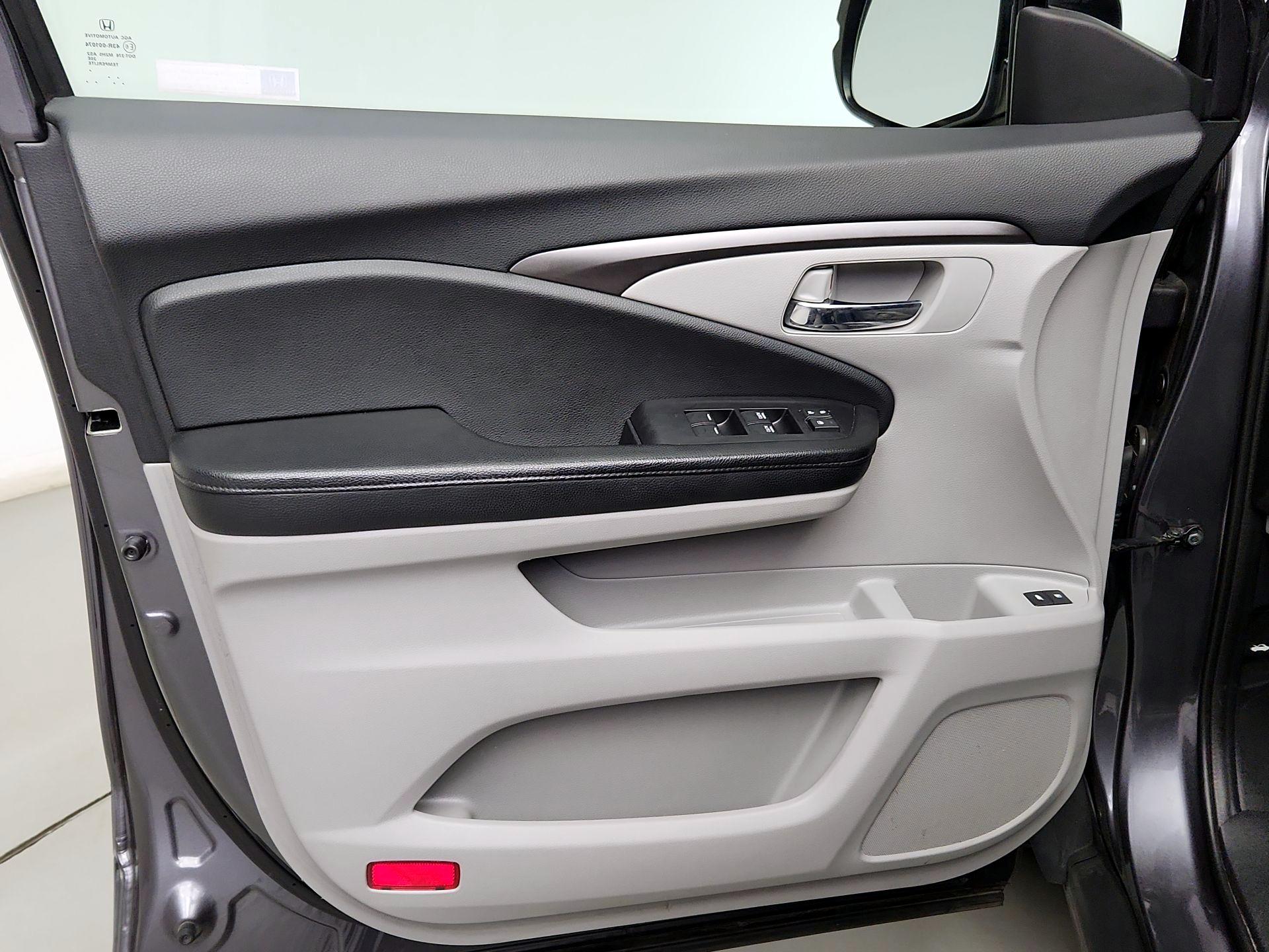 Thumbnail: 2018 Honda Pilot - 12