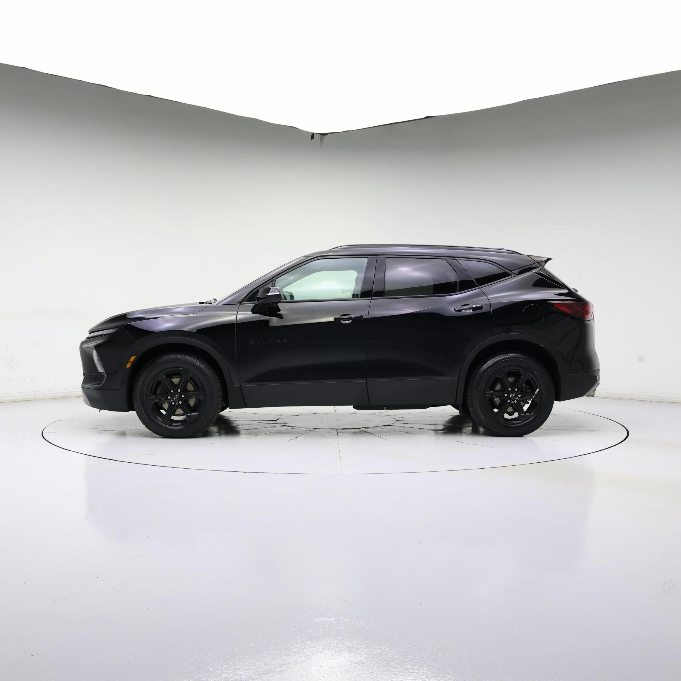 Thumbnail: 2023 Chevrolet Blazer - 3