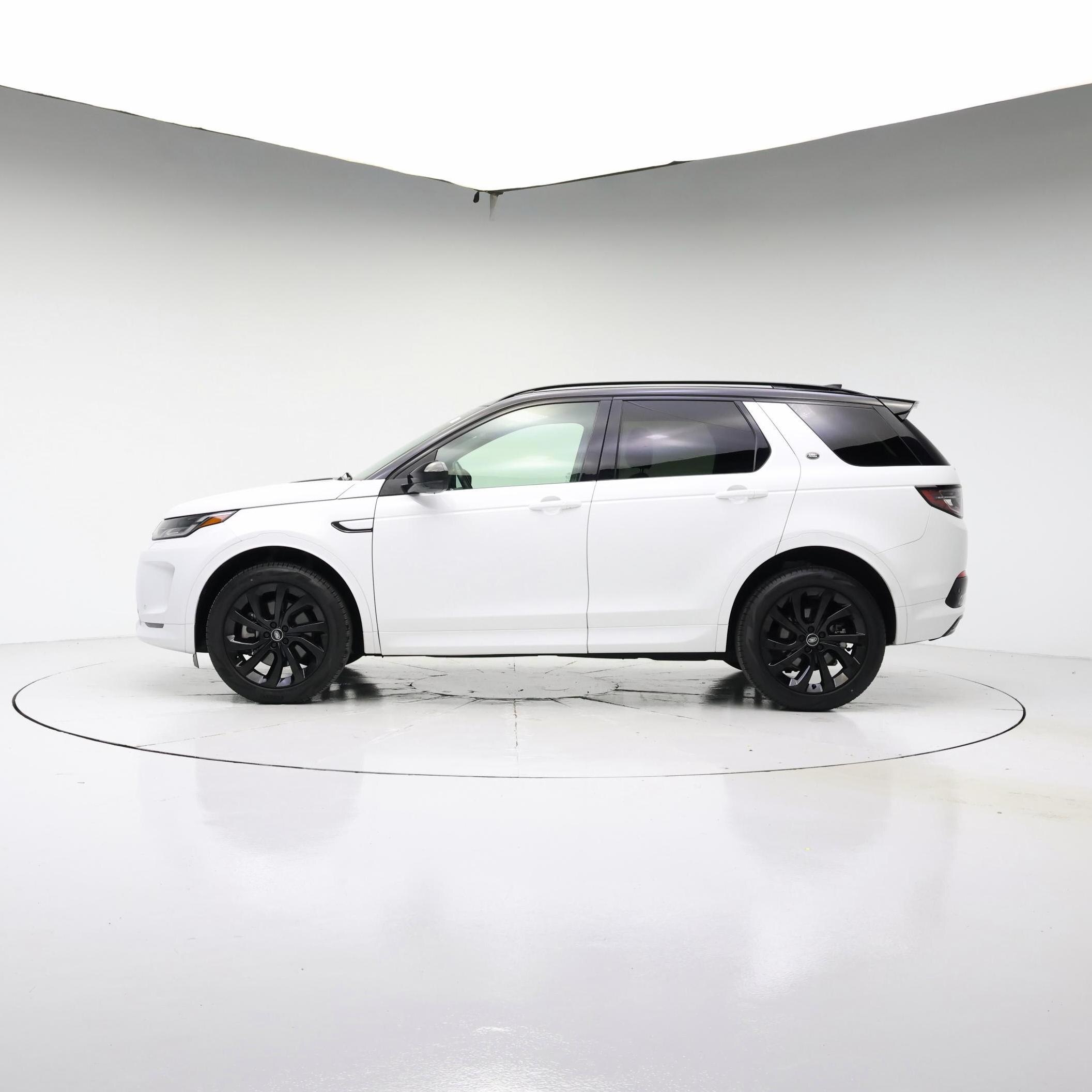 Thumbnail: 2023 Land Rover Discovery Sport - 3