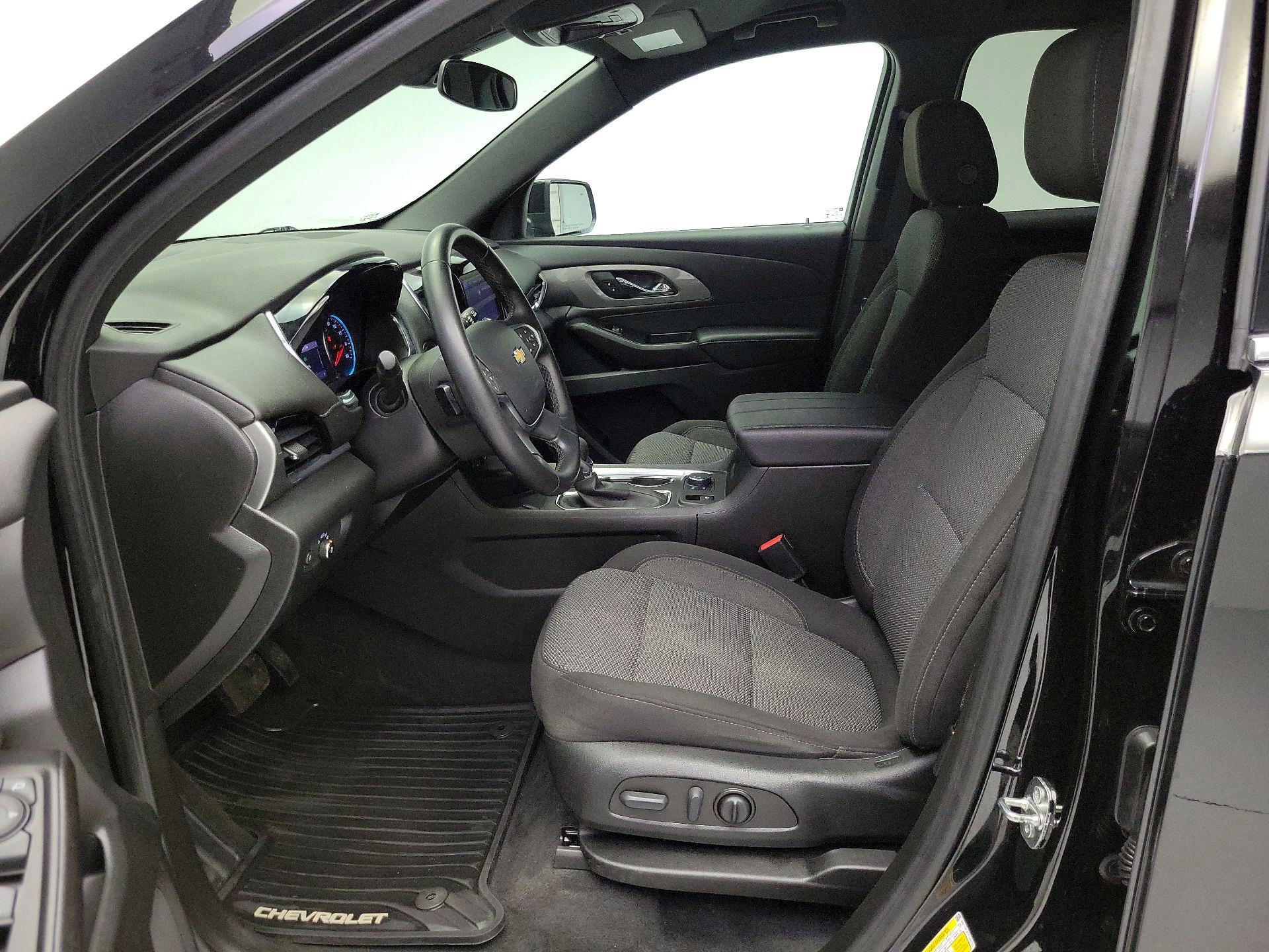 Thumbnail: 2023 Chevrolet Traverse - 11