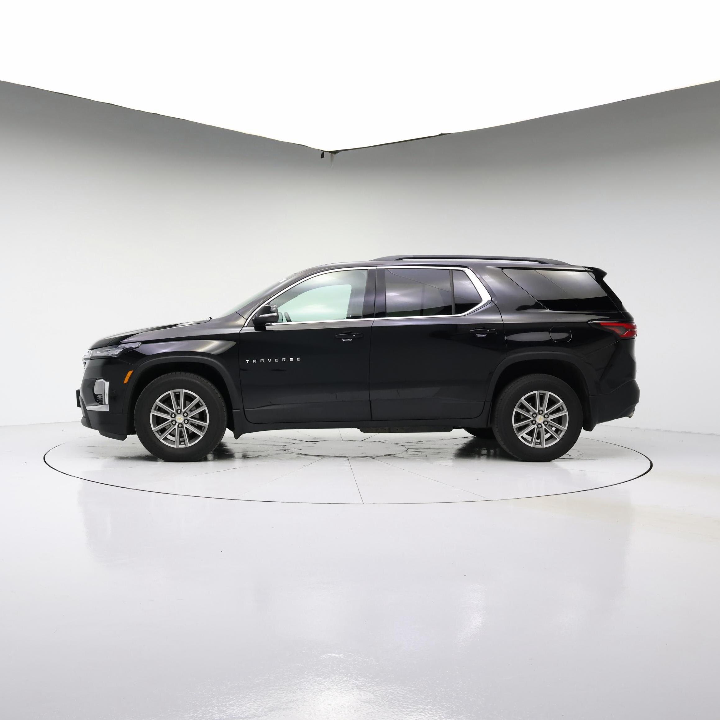 Thumbnail: 2023 Chevrolet Traverse - 3