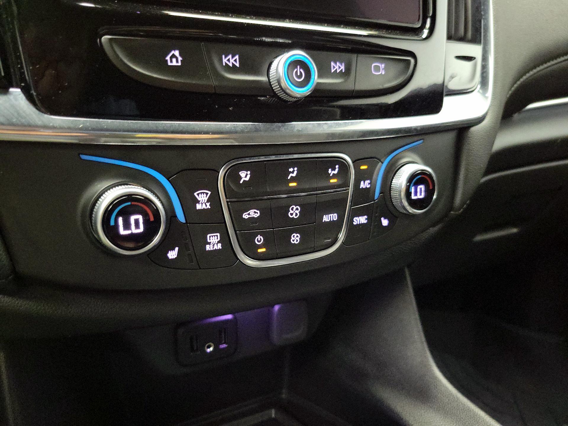 Thumbnail: 2023 Chevrolet Traverse - 16