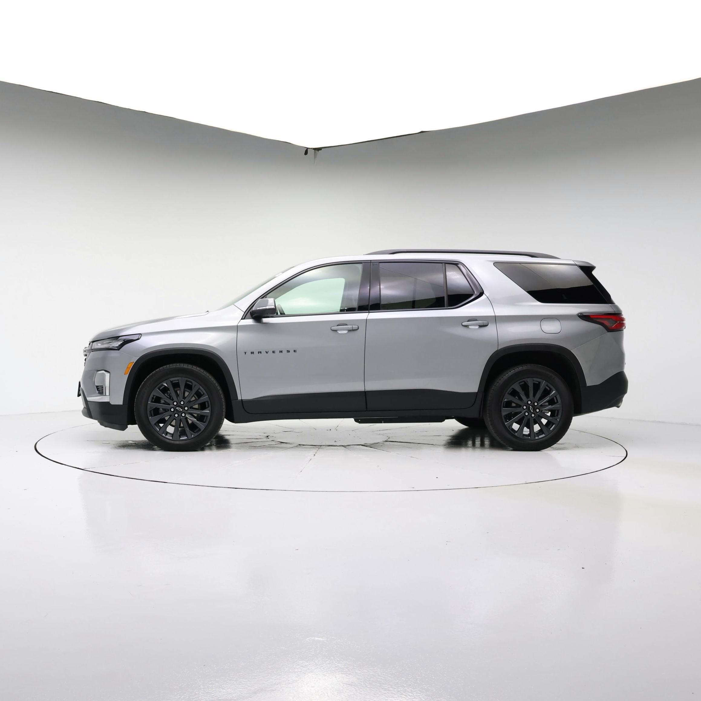 Thumbnail: 2023 Chevrolet Traverse - 3
