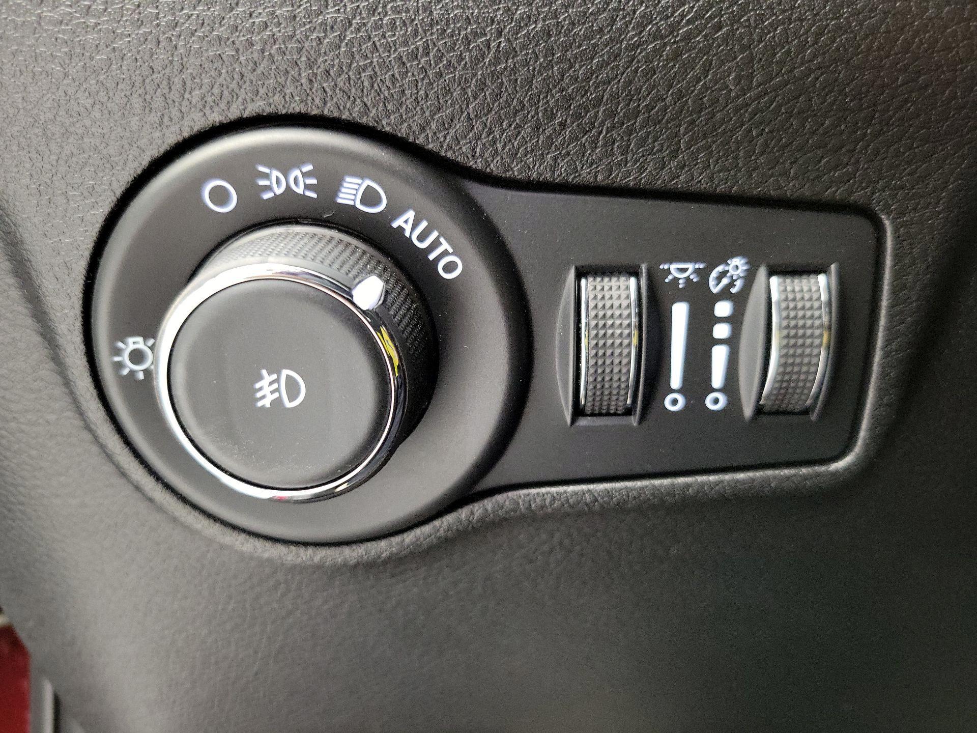 Thumbnail: 2022 Jeep Compass - 13