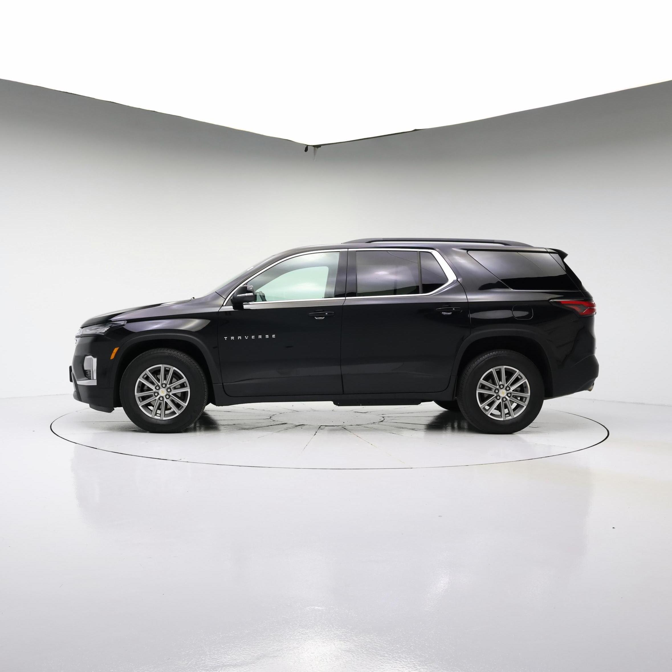 Thumbnail: 2023 Chevrolet Traverse - 3