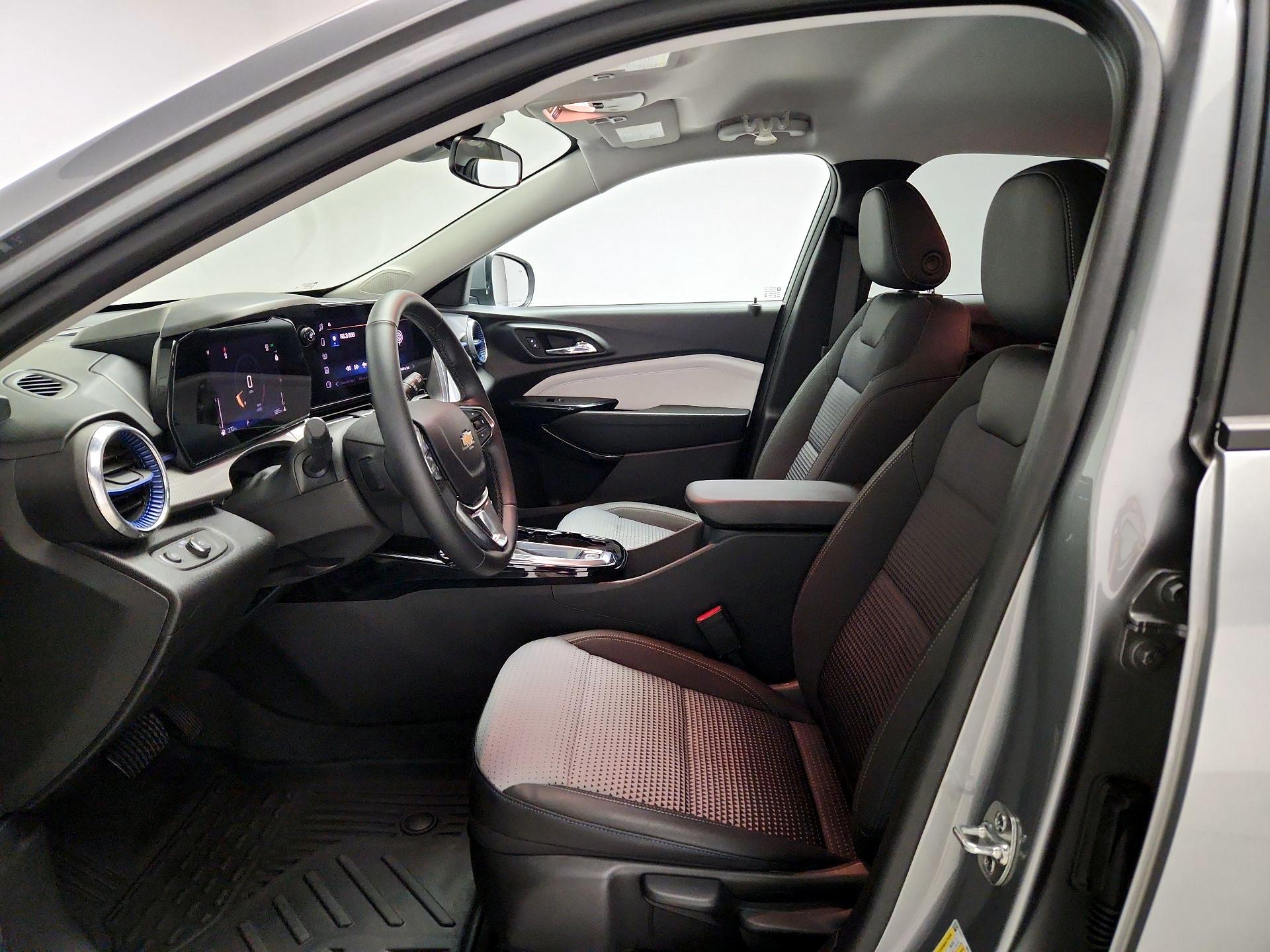 Thumbnail: 2025 Chevrolet Trax - 11