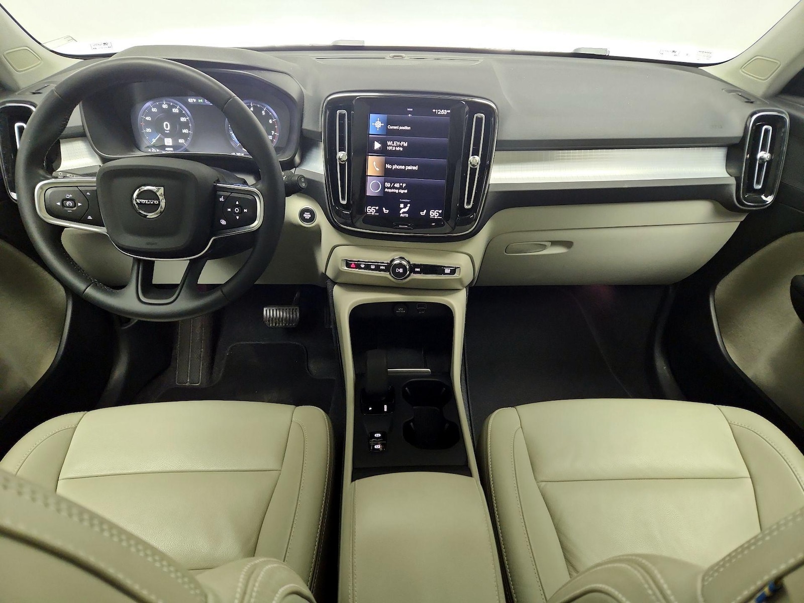 2022 Volvo XC40 Momentum - Photo 10