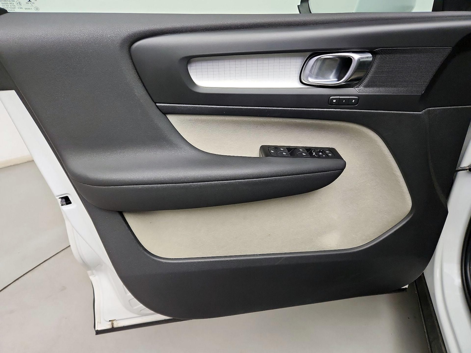 2022 Volvo XC40 Momentum - Photo 13