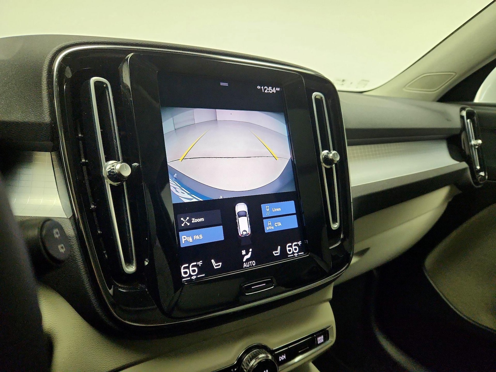 2022 Volvo XC40 Momentum - Photo 16