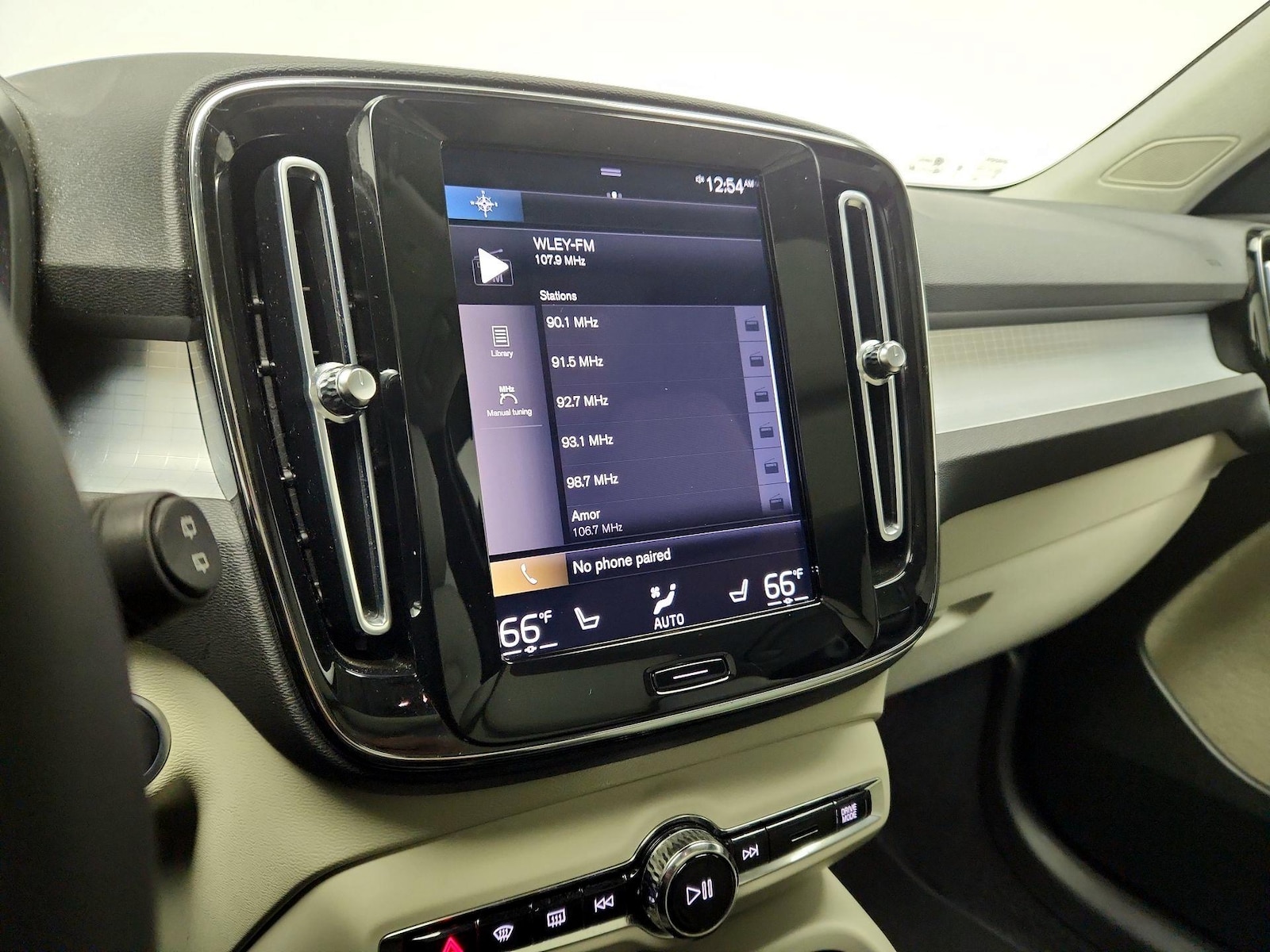 2022 Volvo XC40 Momentum - Photo 17