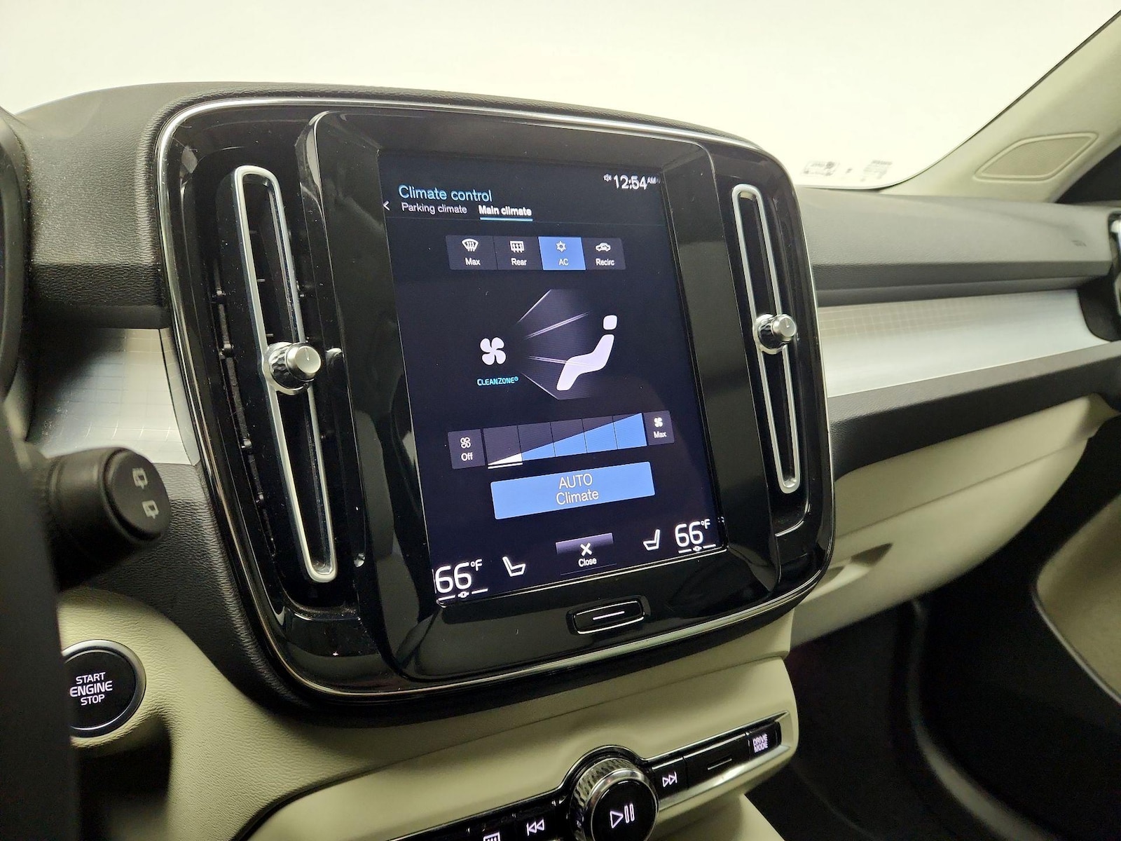 2022 Volvo XC40 Momentum - Photo 18