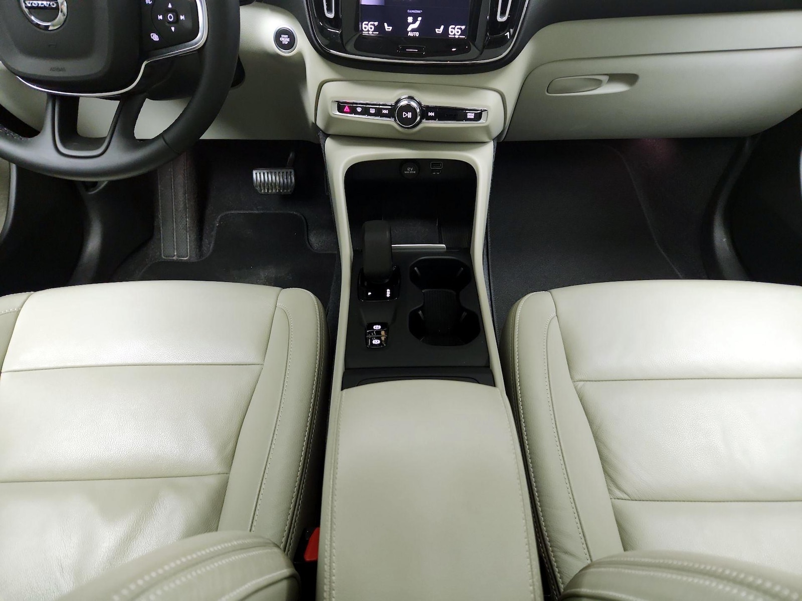 2022 Volvo XC40 Momentum - Photo 19
