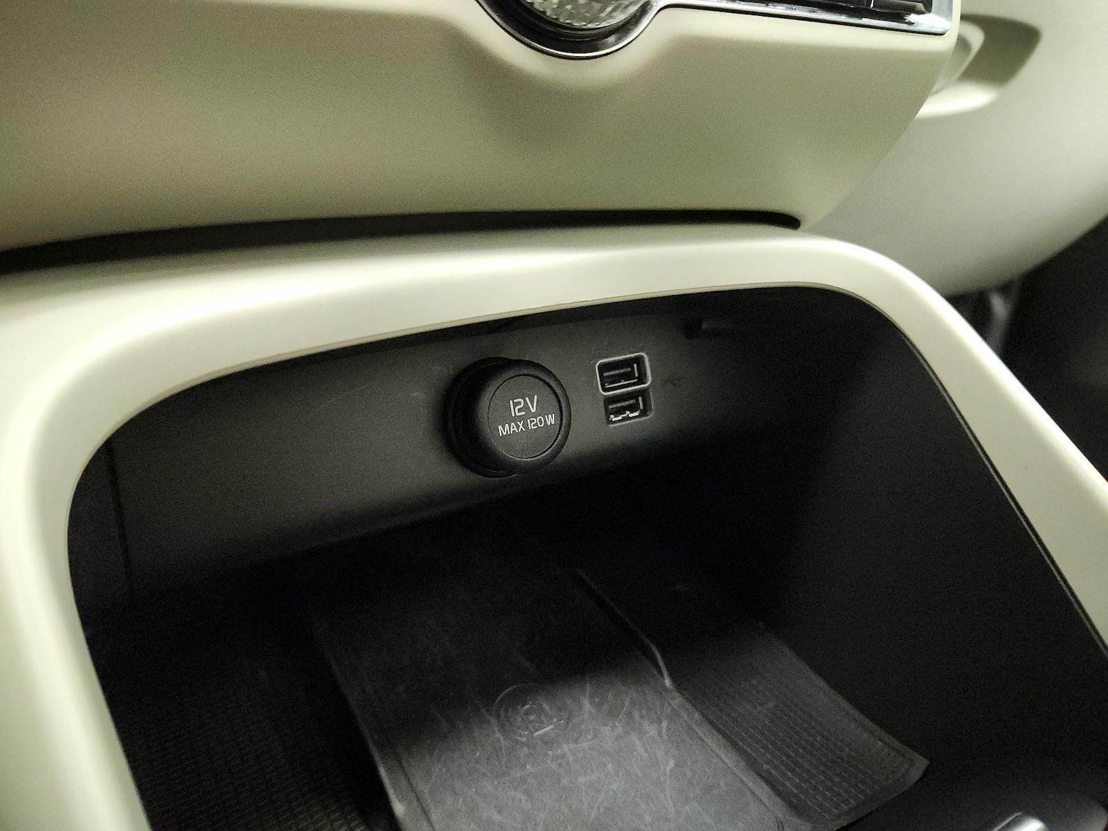 2022 Volvo XC40 Momentum - Photo 20