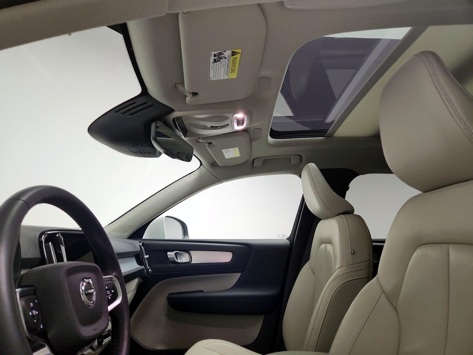 2022 Volvo XC40 Momentum - Photo 21
