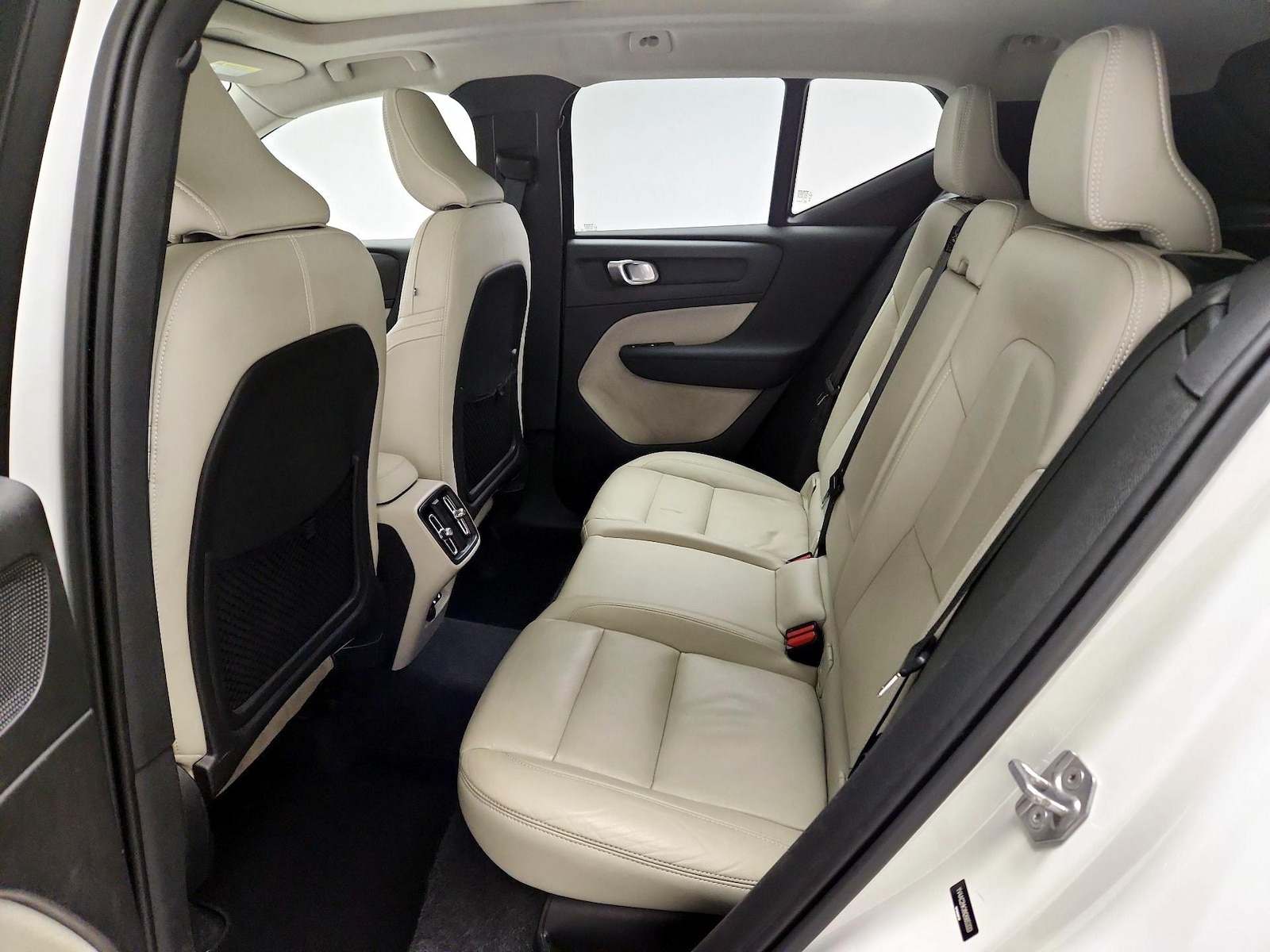 2022 Volvo XC40 Momentum - Photo 22