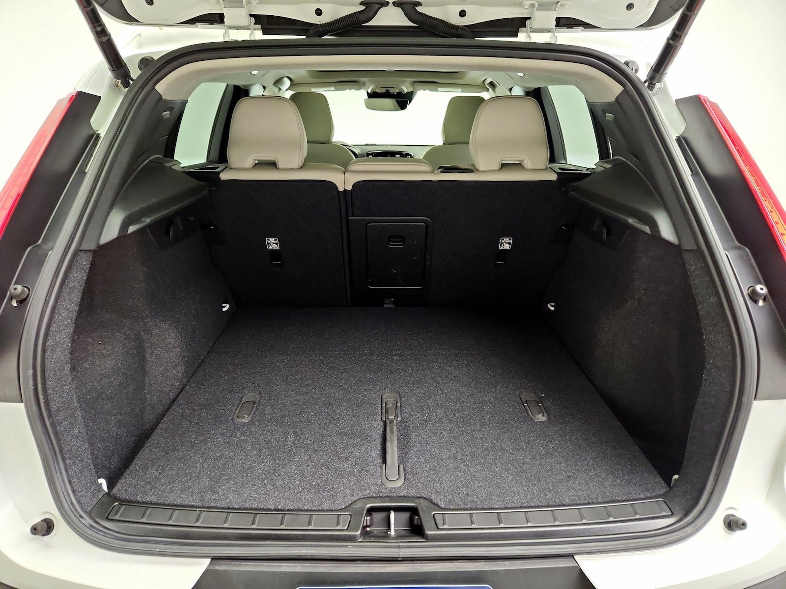 2022 Volvo XC40 Momentum - Photo 23
