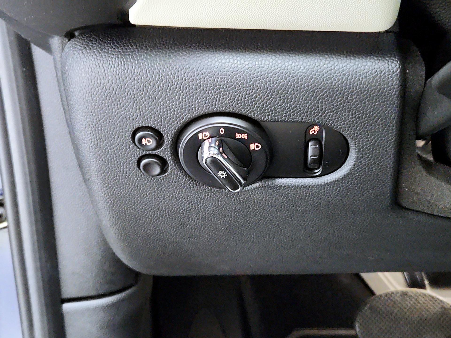 Thumbnail: 2016 MINI Cooper Hardtop - 13