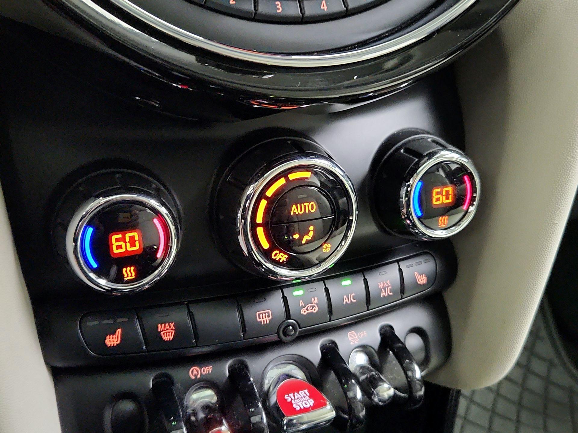 Thumbnail: 2016 MINI Cooper Hardtop - 17