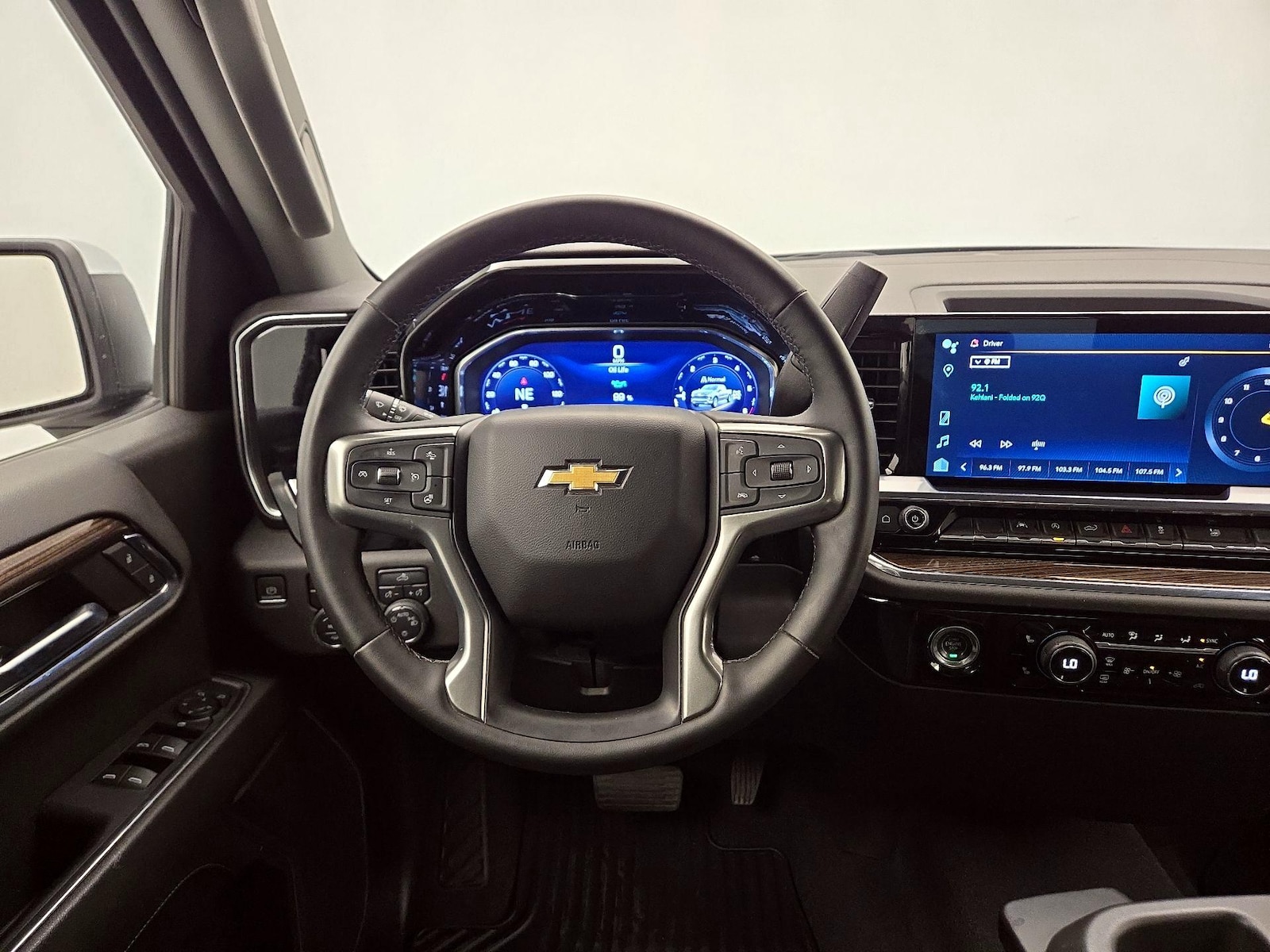 2023 Chevrolet Silverado 1500 LT - Photo 11