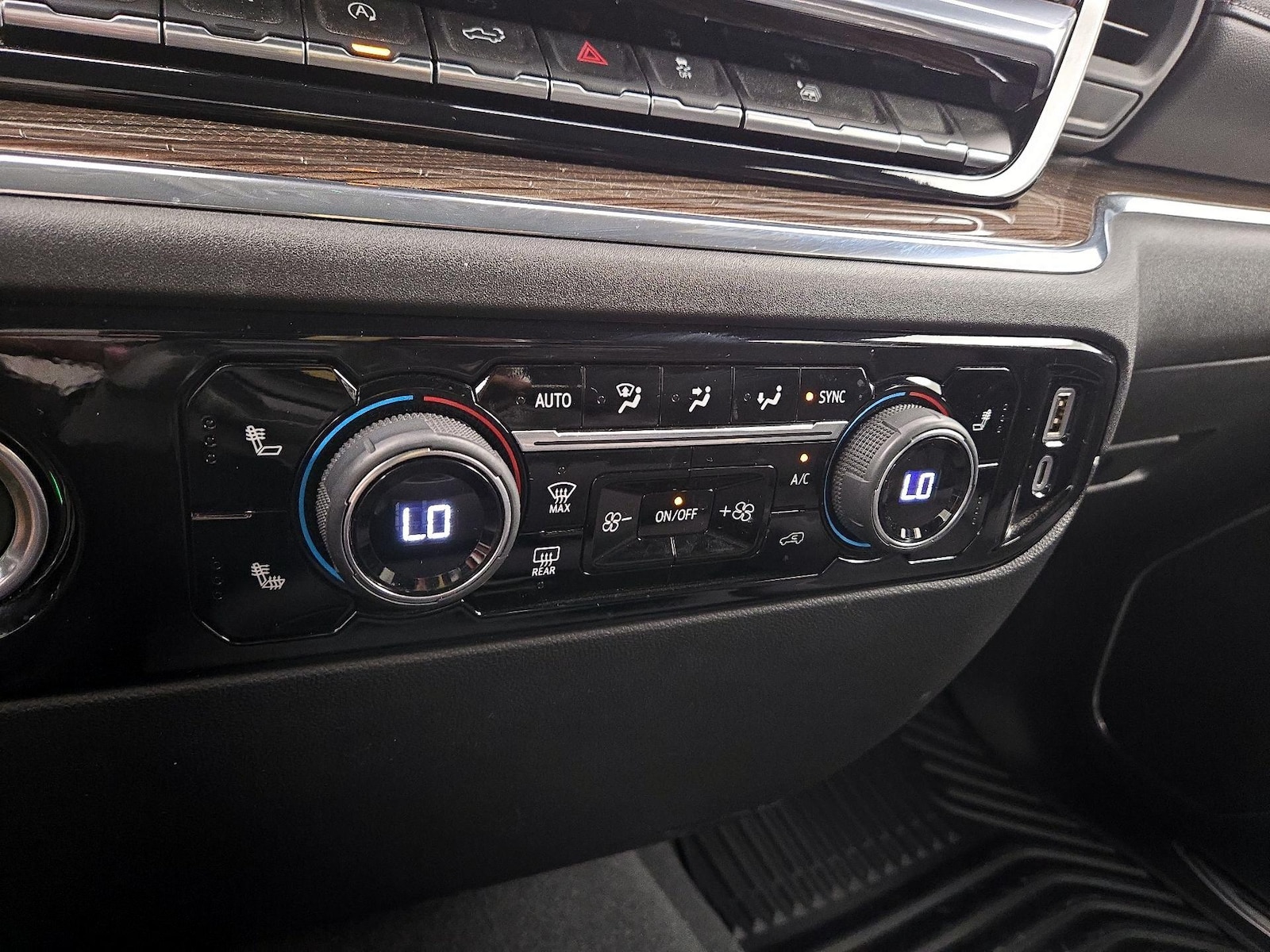 2023 Chevrolet Silverado 1500 LT - Photo 18