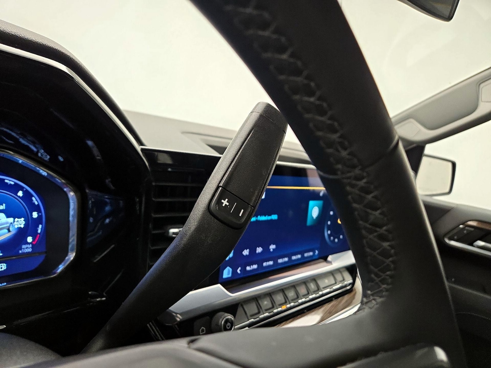 2023 Chevrolet Silverado 1500 LT - Photo 19
