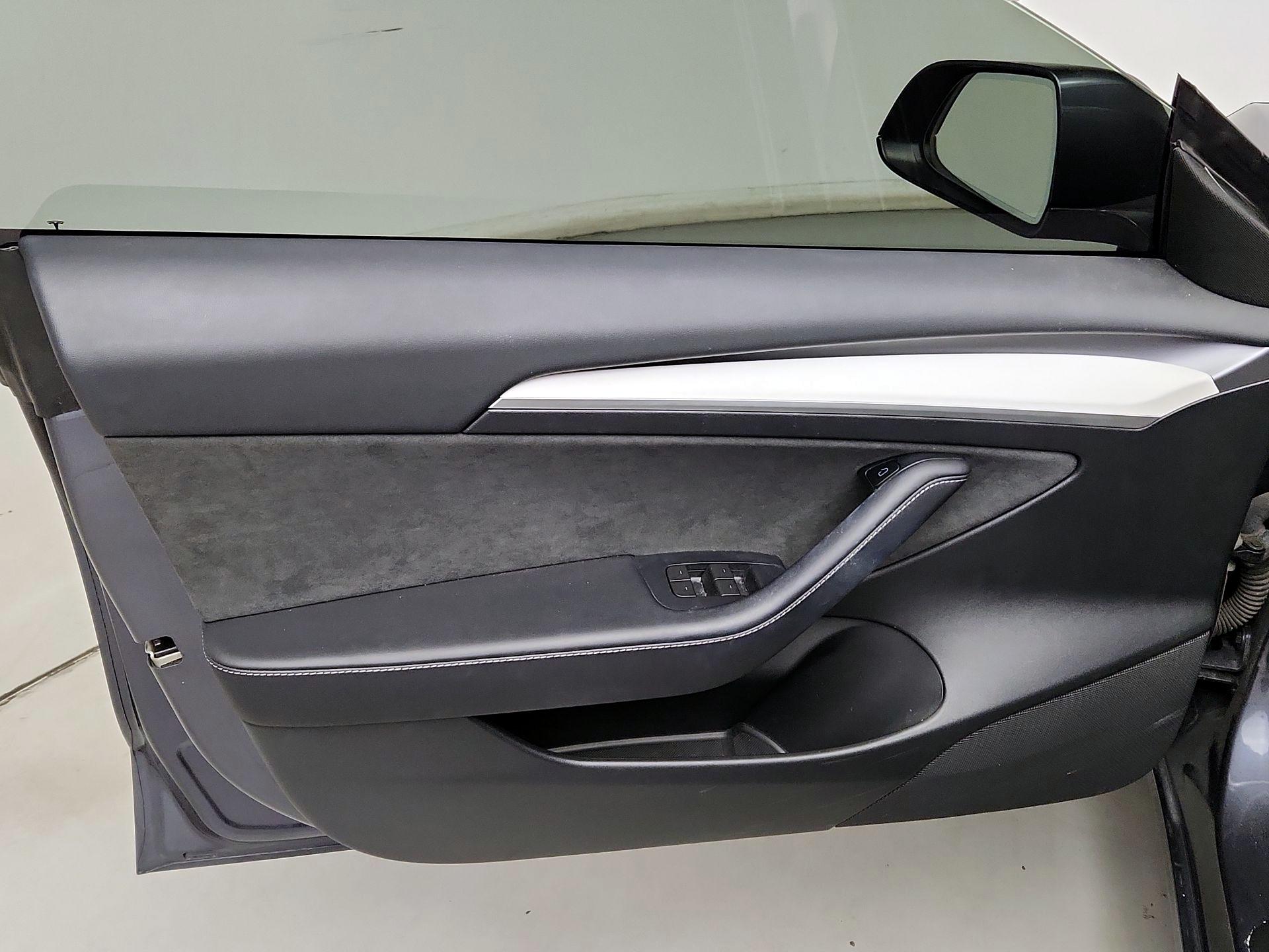 Thumbnail: 2023 Tesla Model 3 - 12